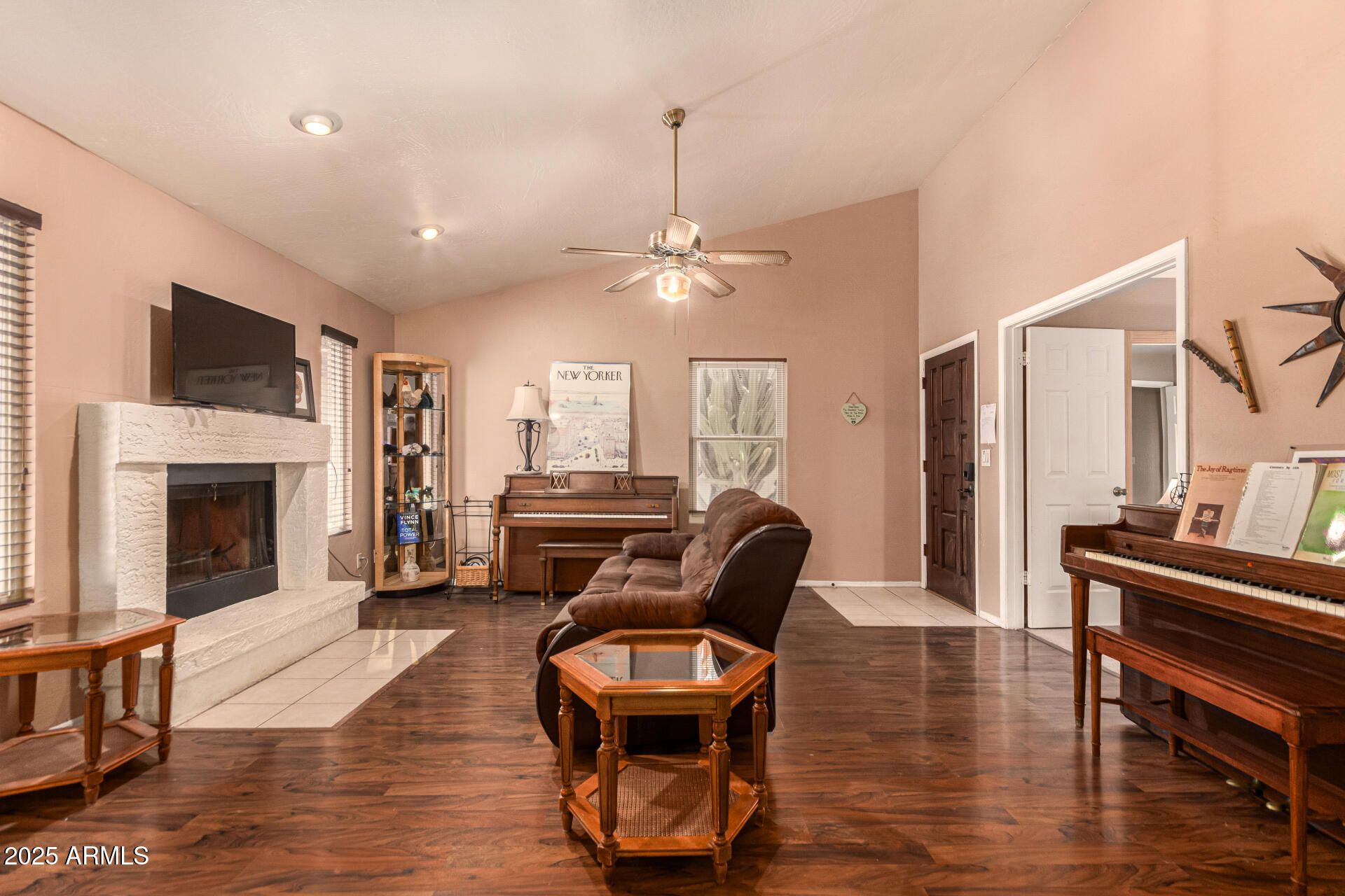 1382 N TAMARISK Drive