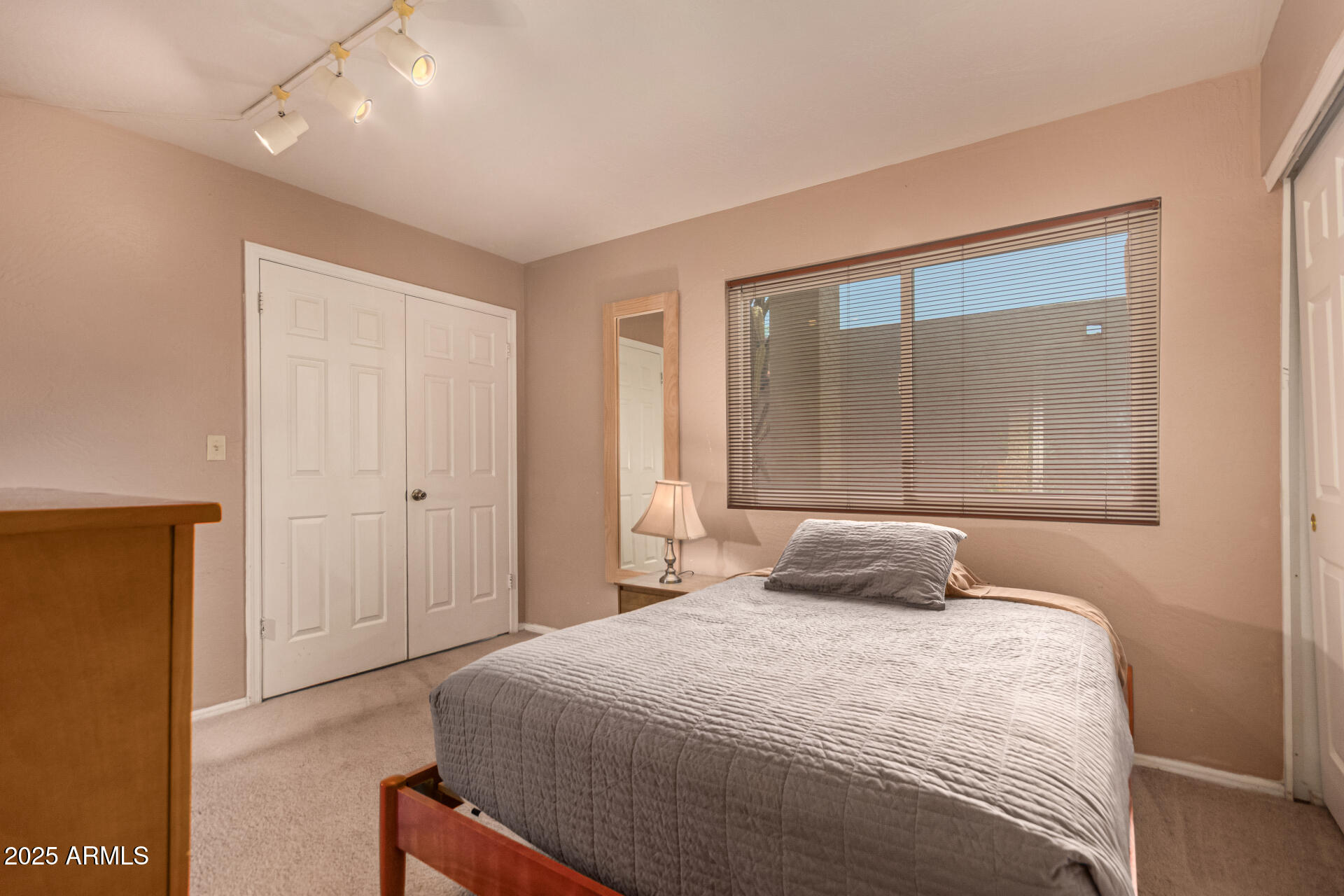 1382 N TAMARISK Drive