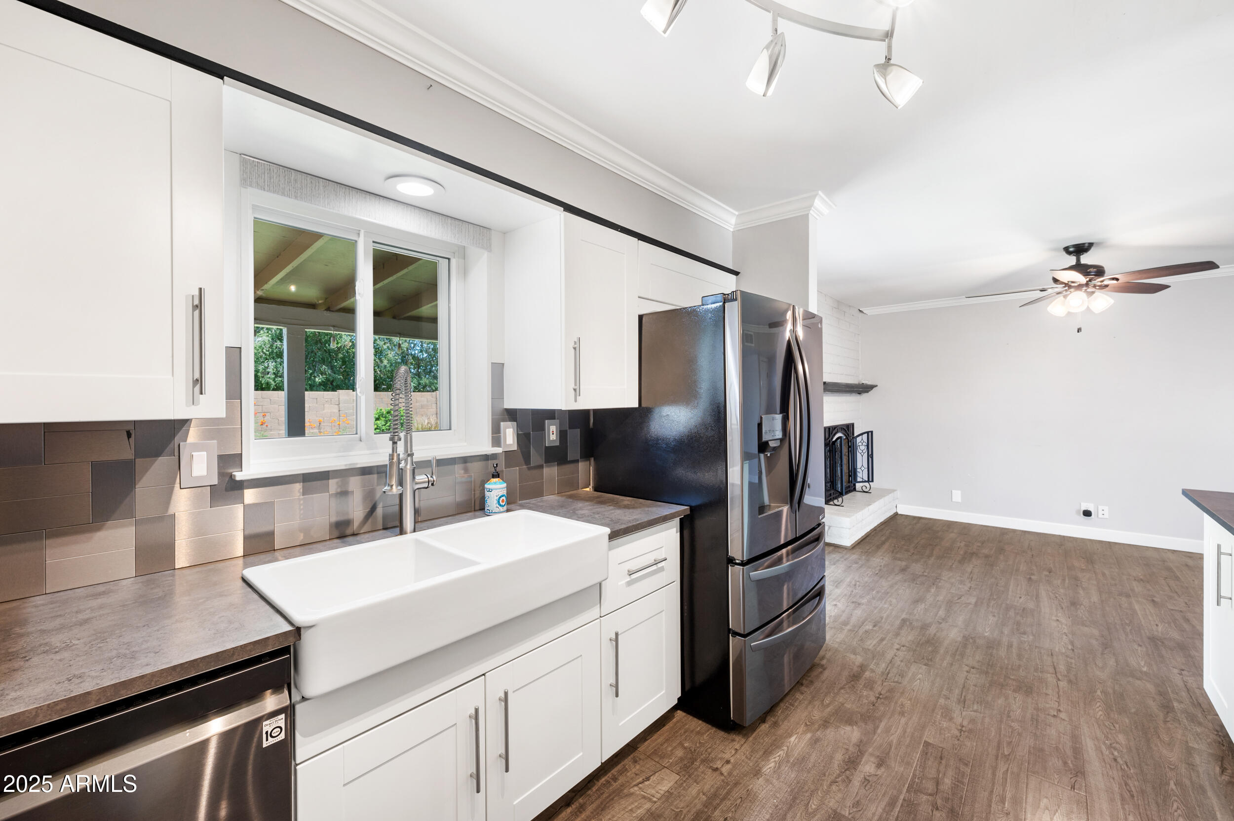 1412 W PALOMINO Drive