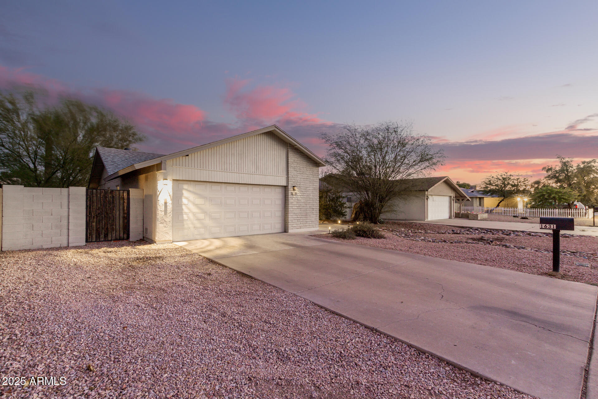 1631 E BELL DE MAR Drive