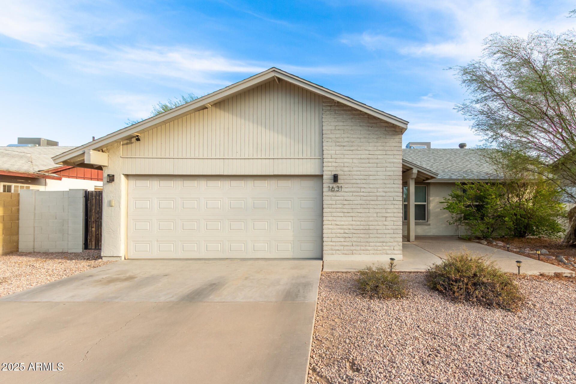 1631 E BELL DE MAR Drive