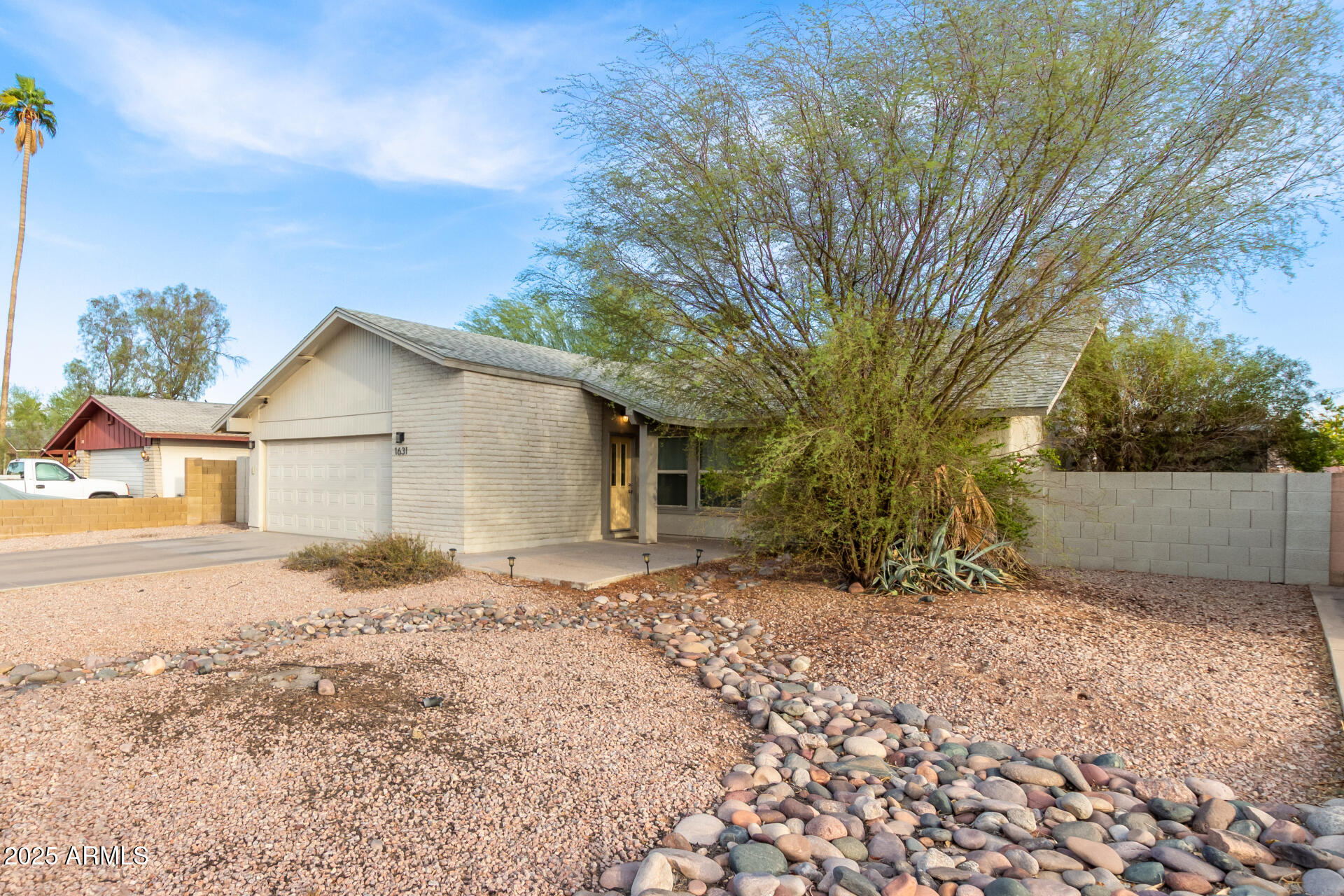 1631 E BELL DE MAR Drive
