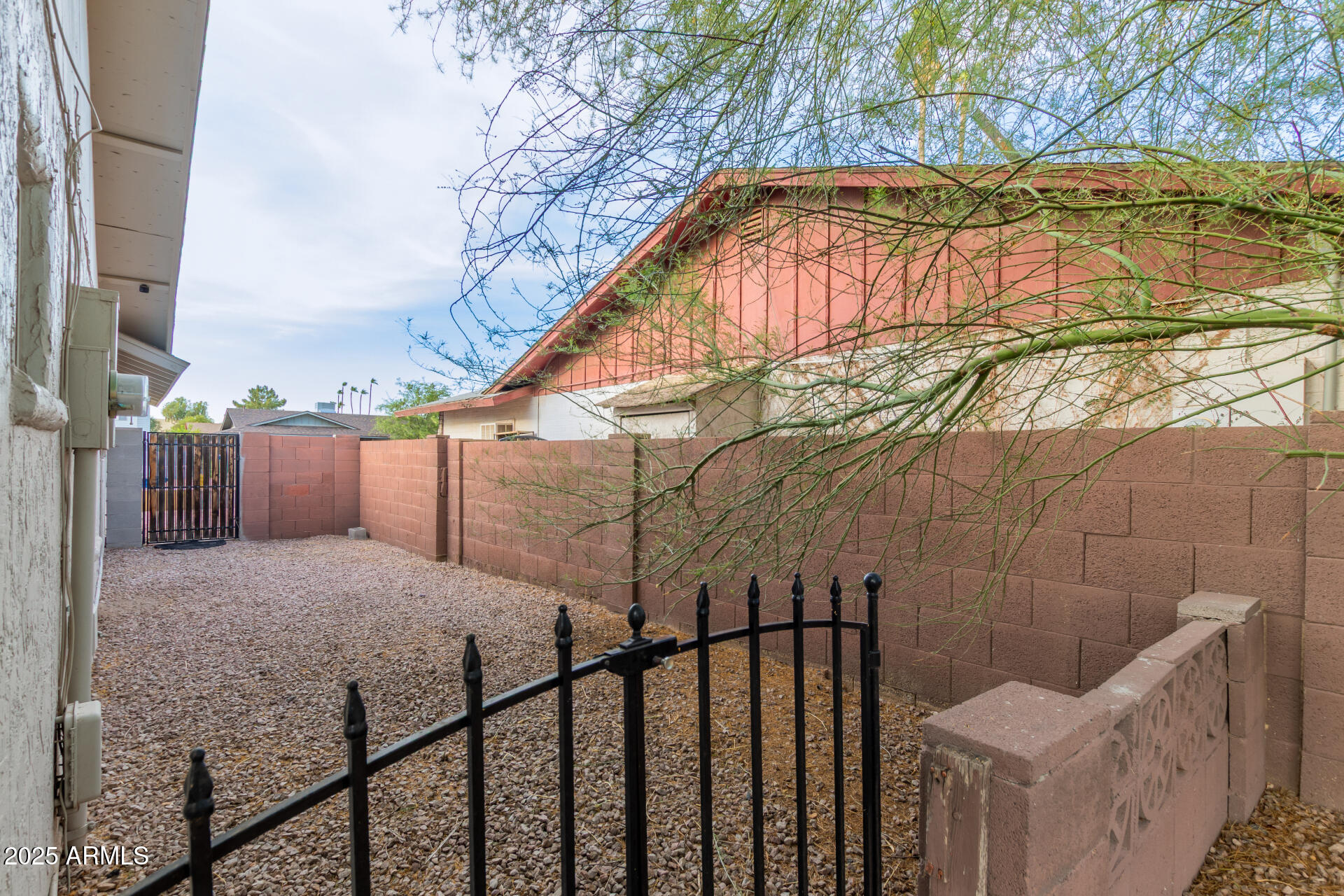 1631 E BELL DE MAR Drive