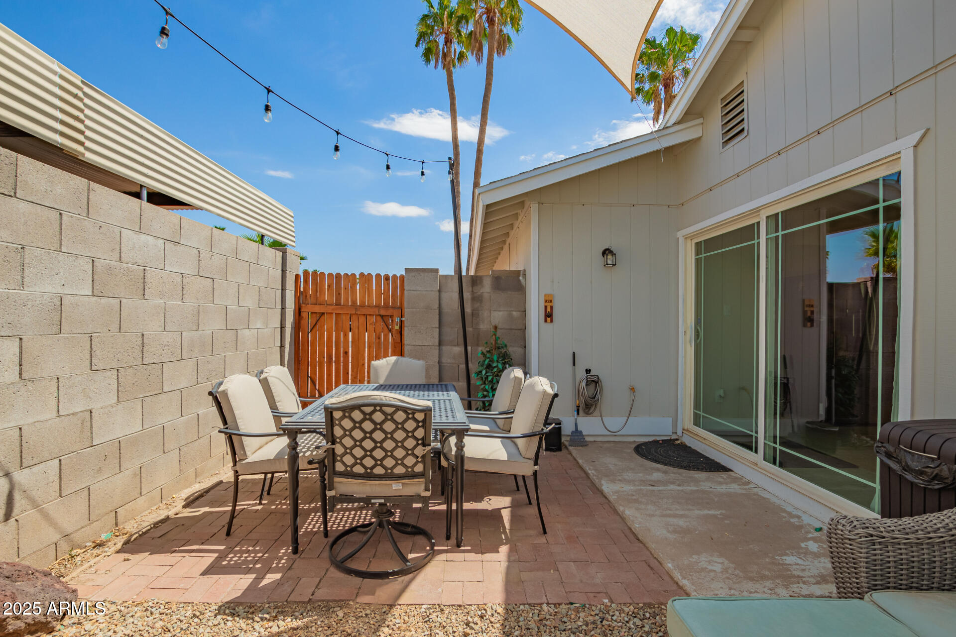 4502 E HIDALGO Avenue