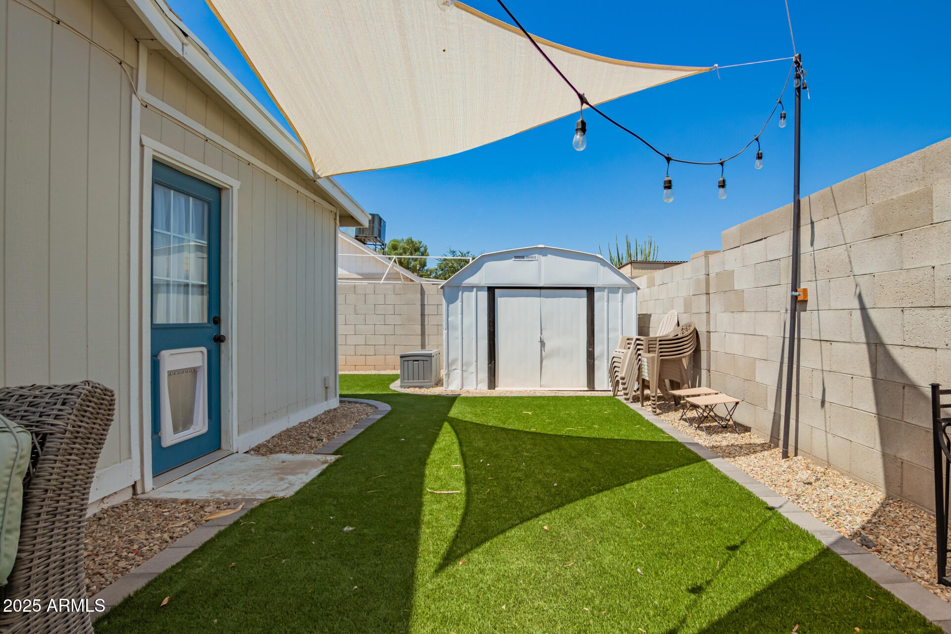 4502 E HIDALGO Avenue