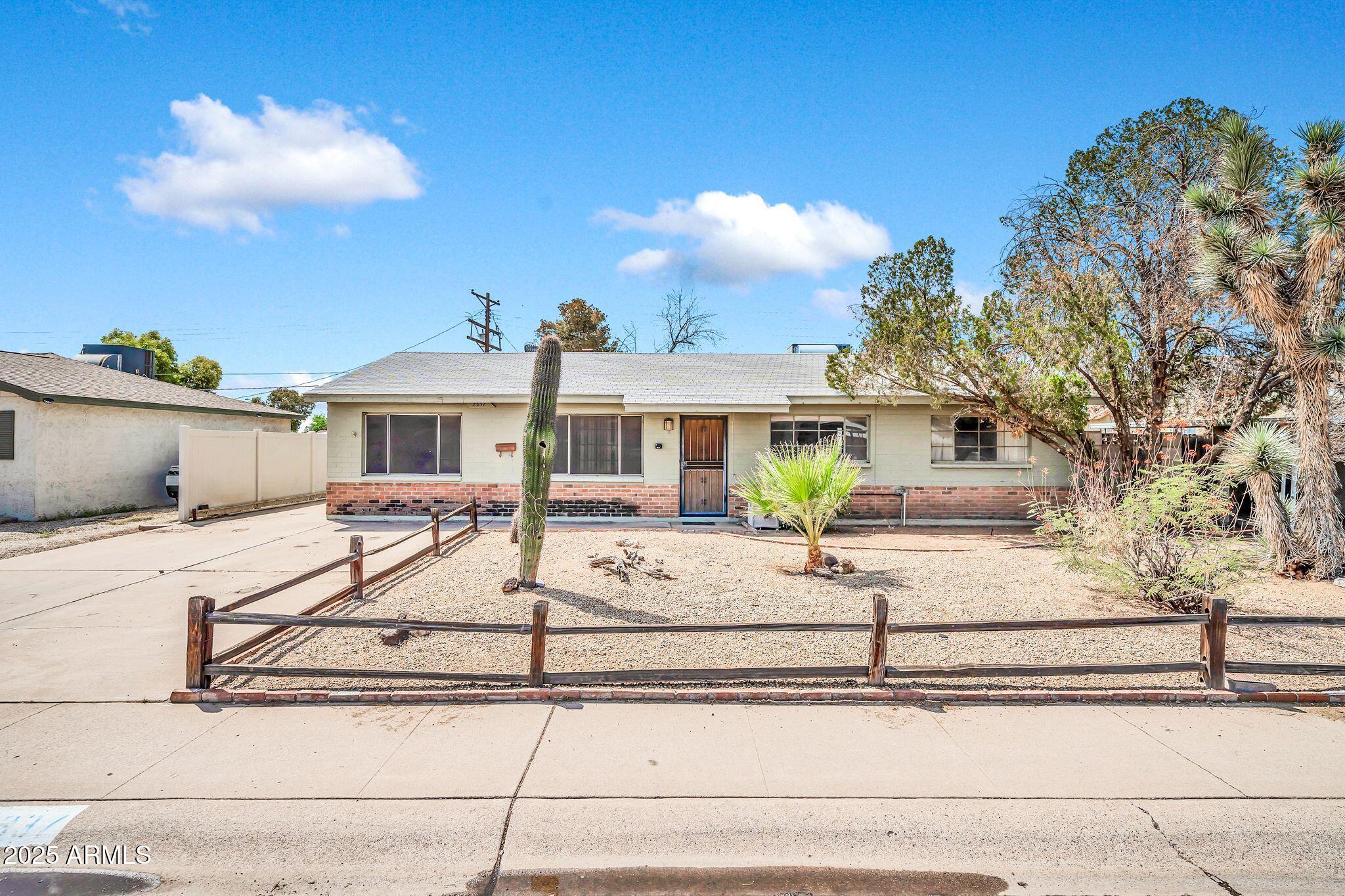 2337 W DIANA Avenue
