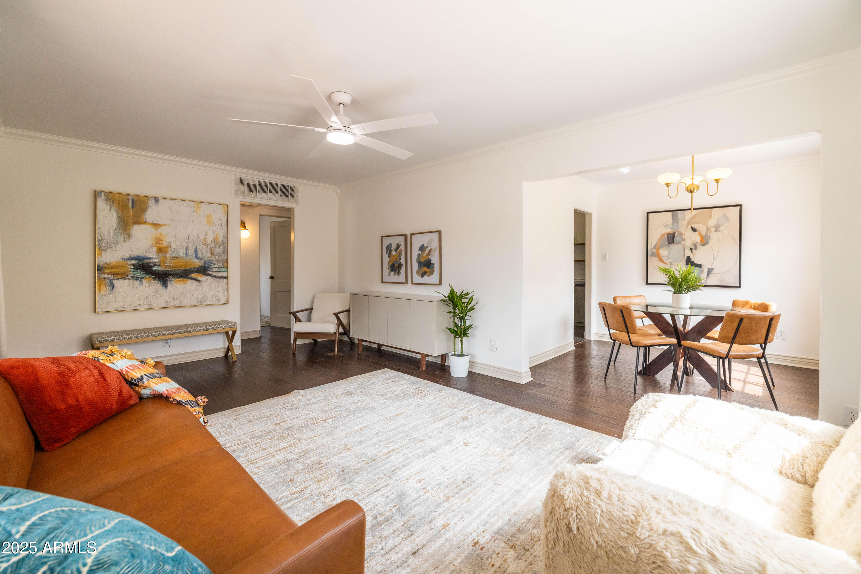 828 W EARLL Drive