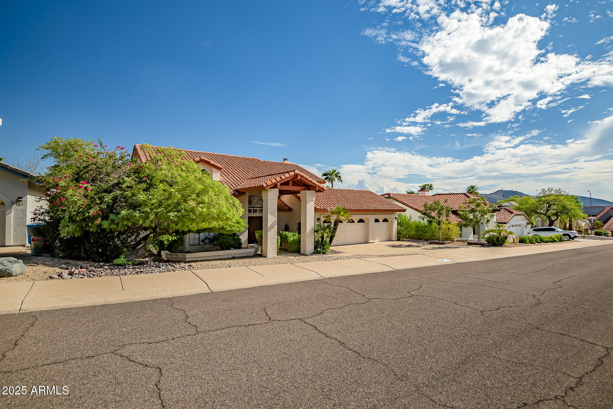 1023 E FOREST HILLS Drive