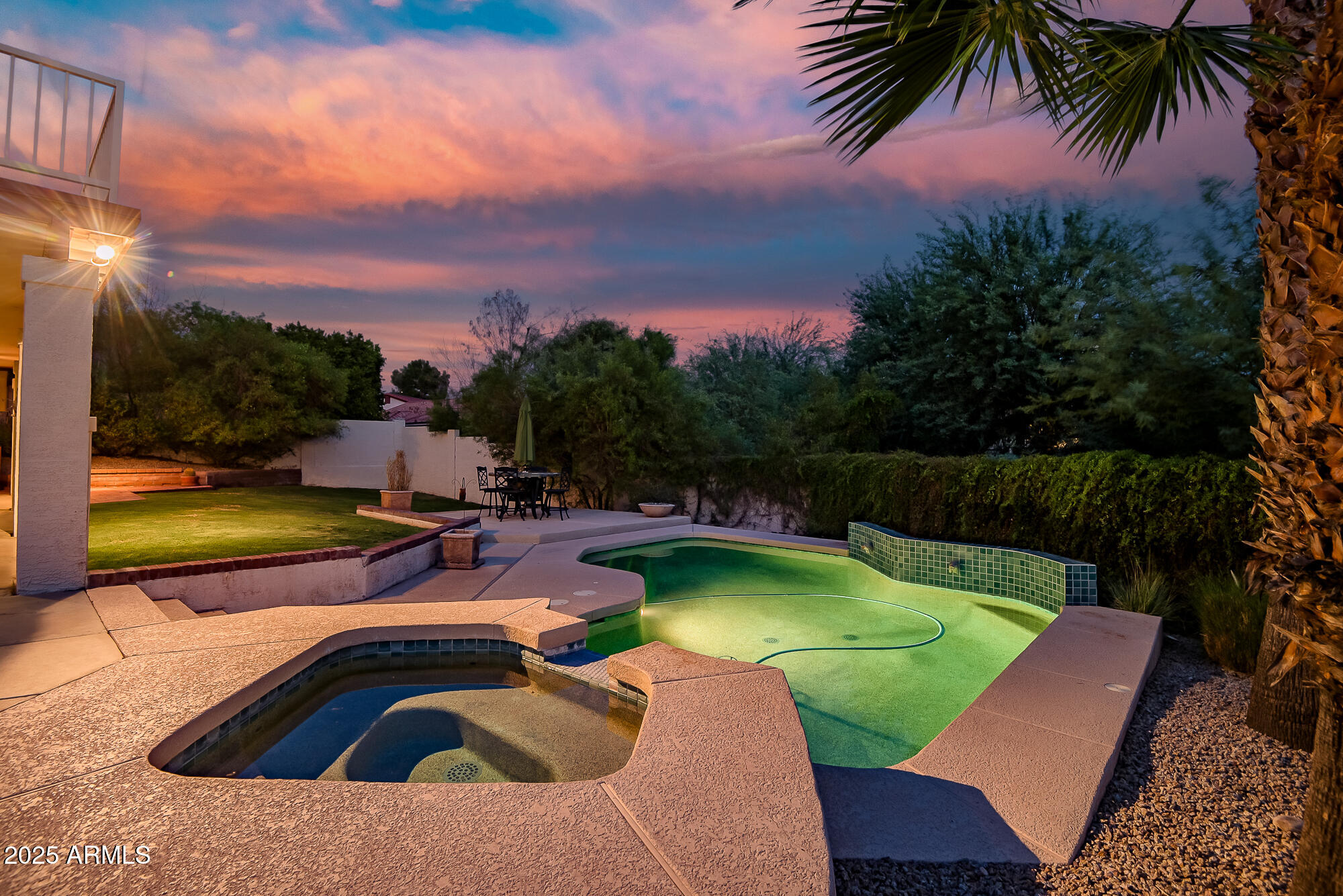1023 E FOREST HILLS Drive