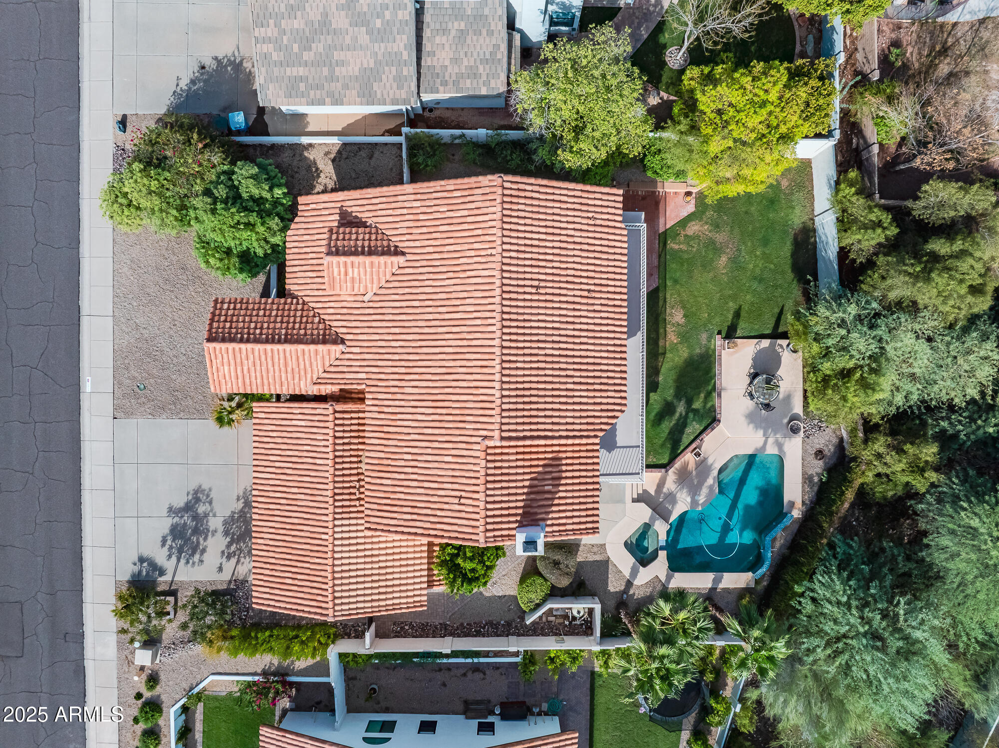 1023 E FOREST HILLS Drive