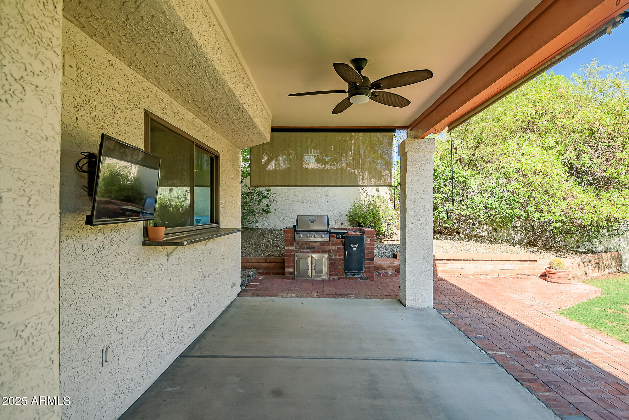 1023 E FOREST HILLS Drive