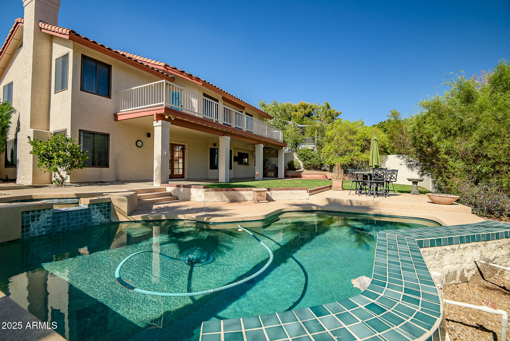 1023 E FOREST HILLS Drive