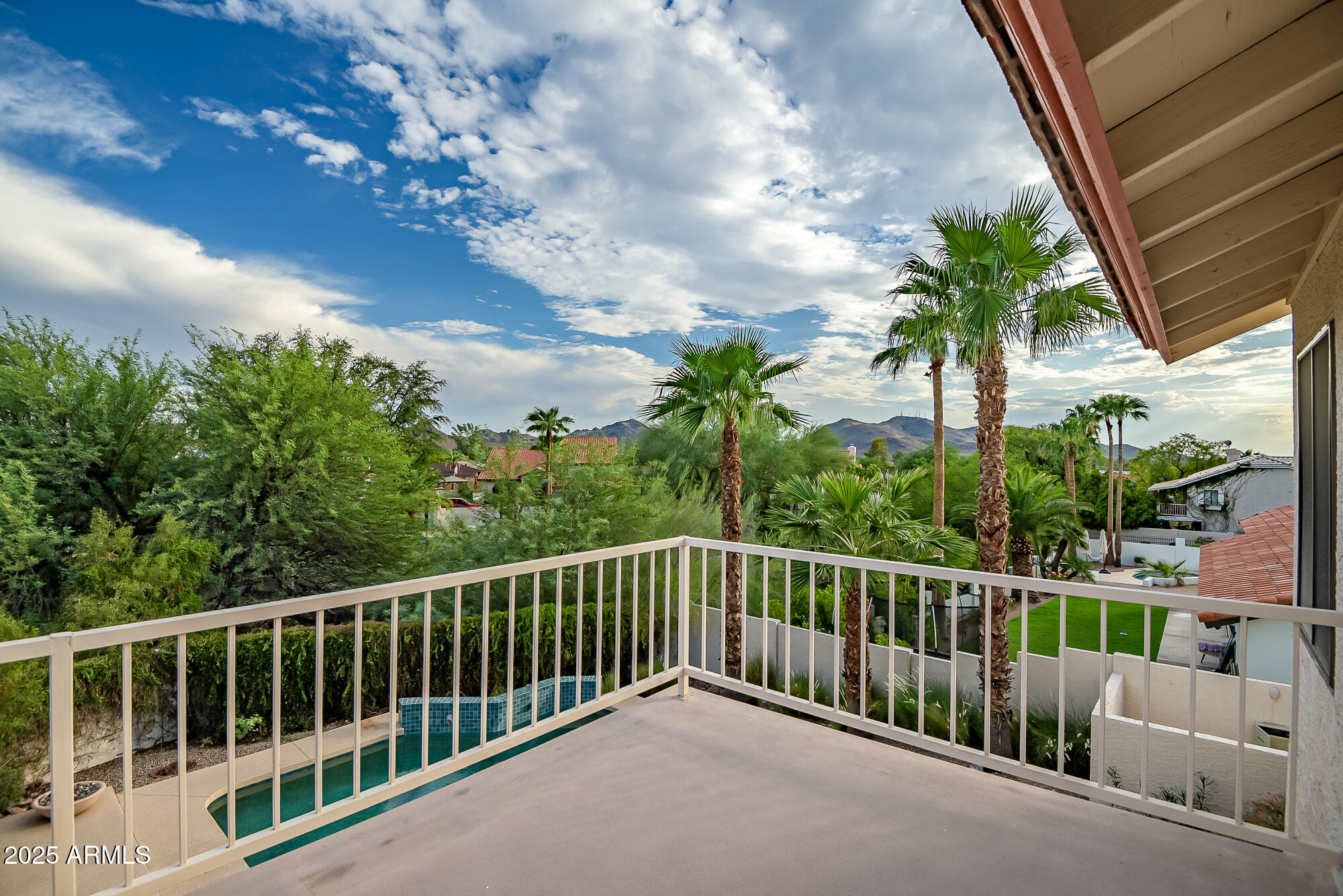 1023 E FOREST HILLS Drive