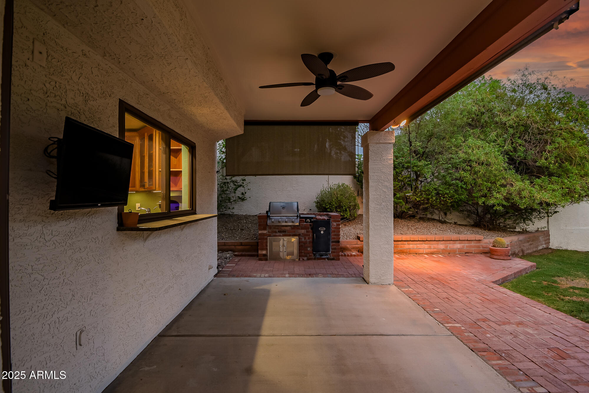1023 E FOREST HILLS Drive