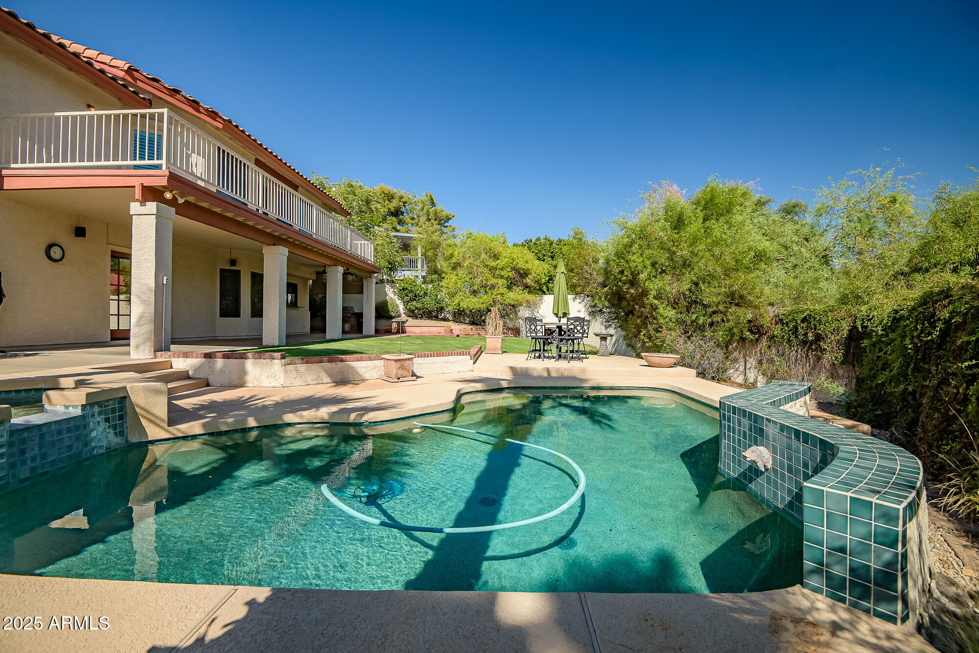 1023 E FOREST HILLS Drive
