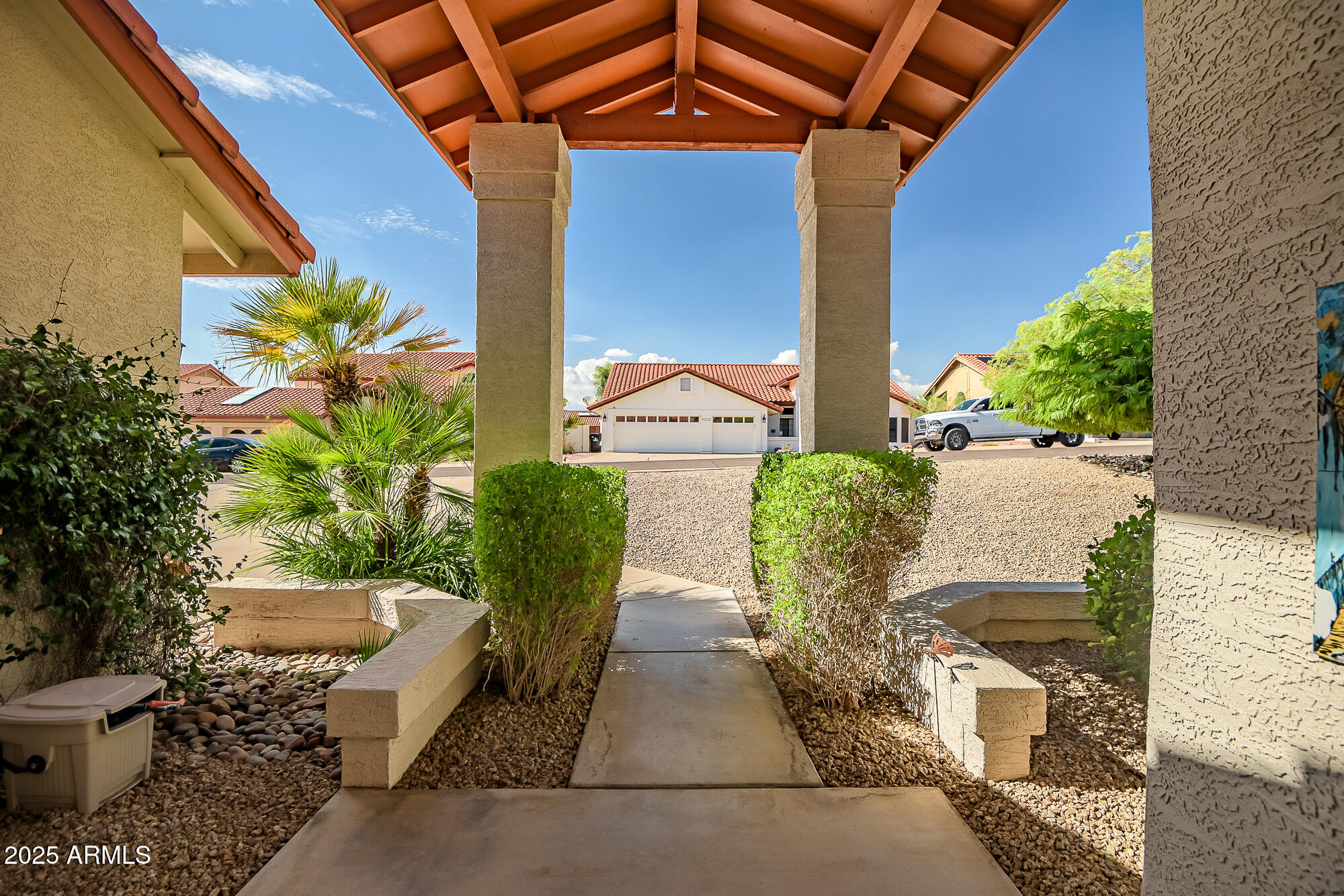1023 E FOREST HILLS Drive