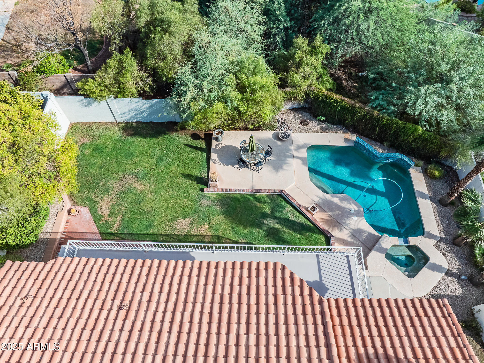 1023 E FOREST HILLS Drive