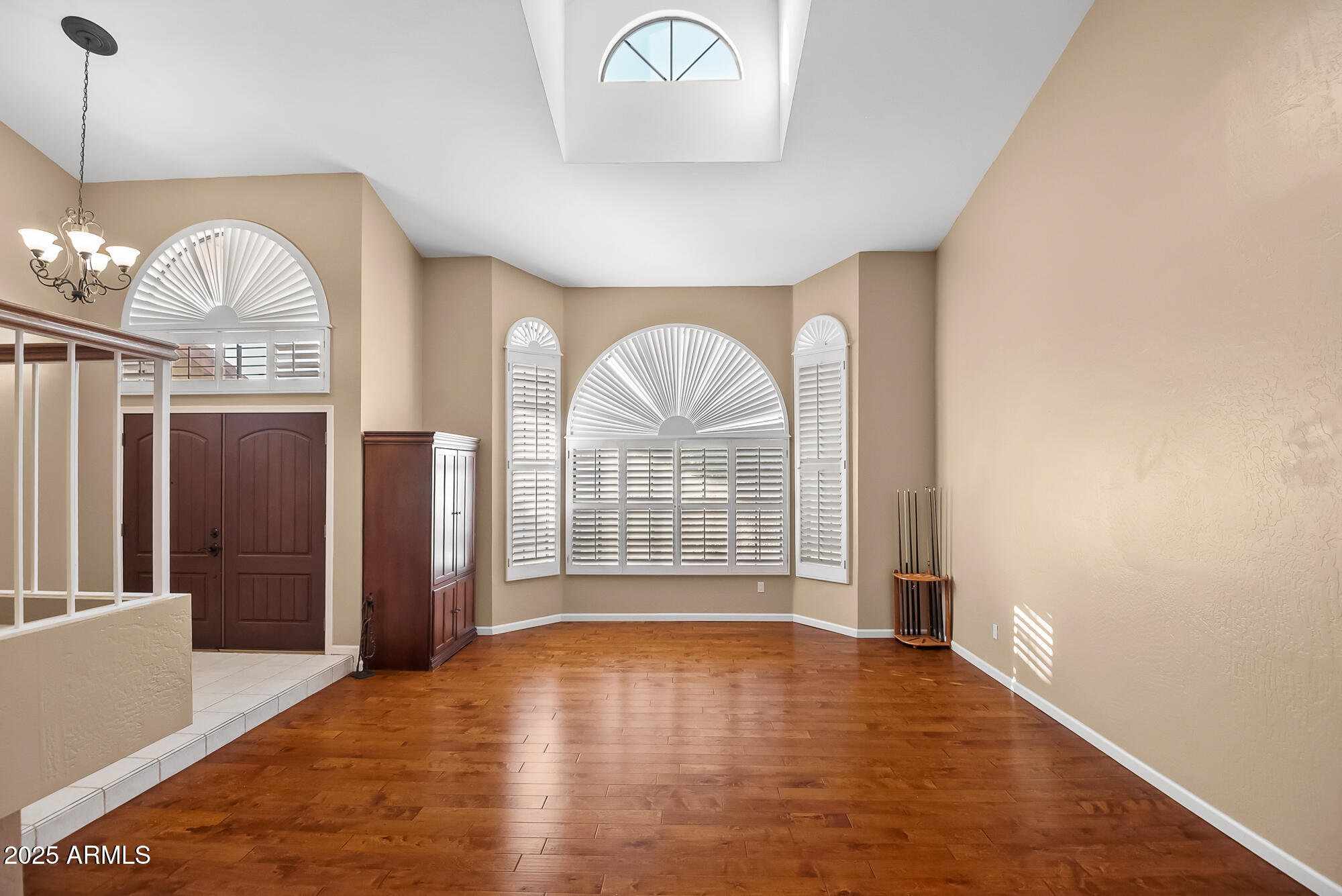 1023 E FOREST HILLS Drive