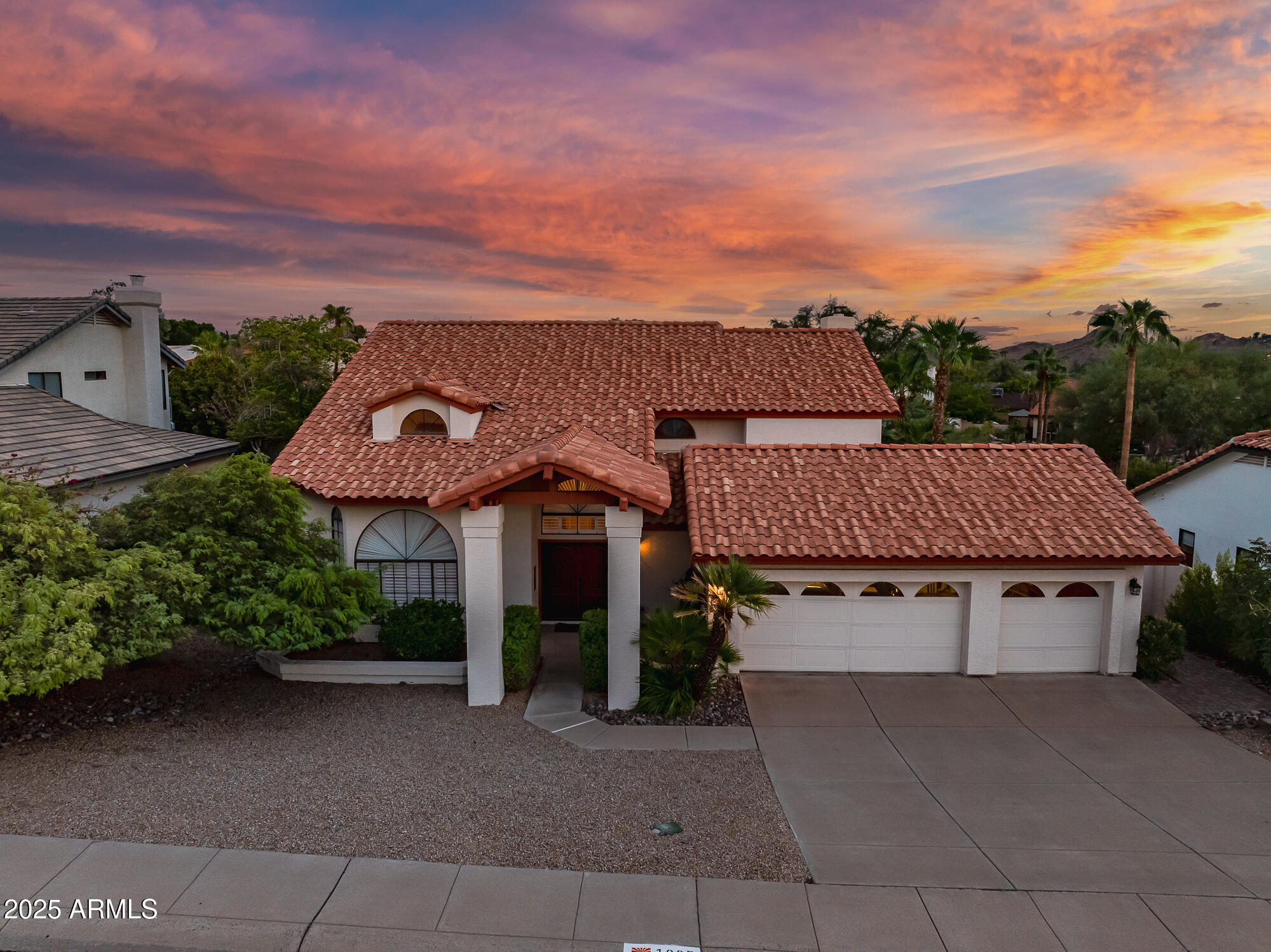 1023 E FOREST HILLS Drive