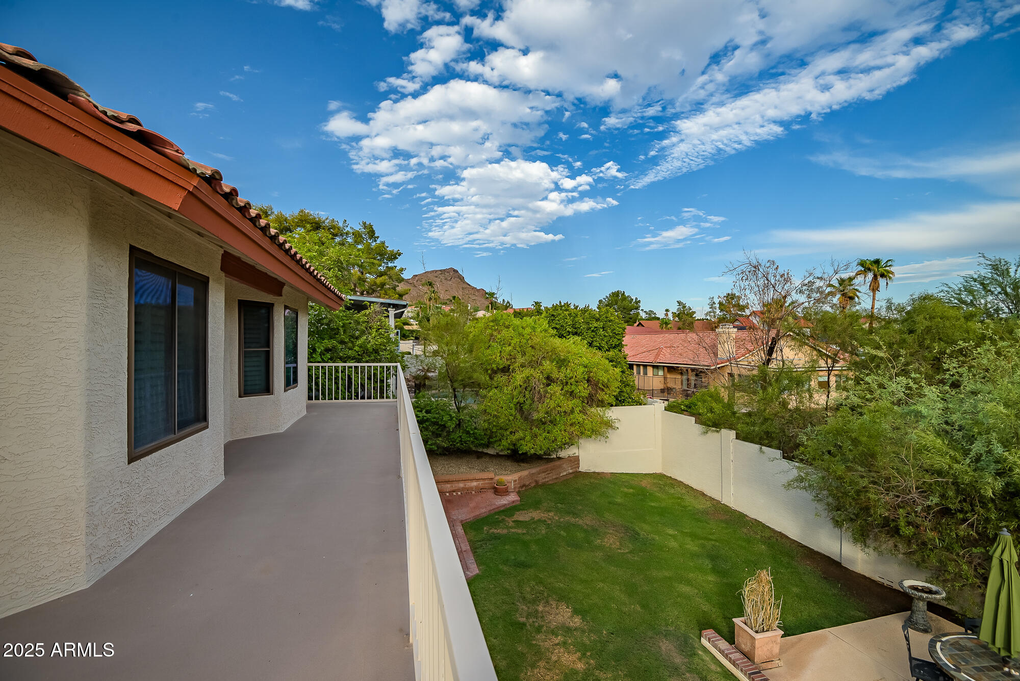 1023 E FOREST HILLS Drive