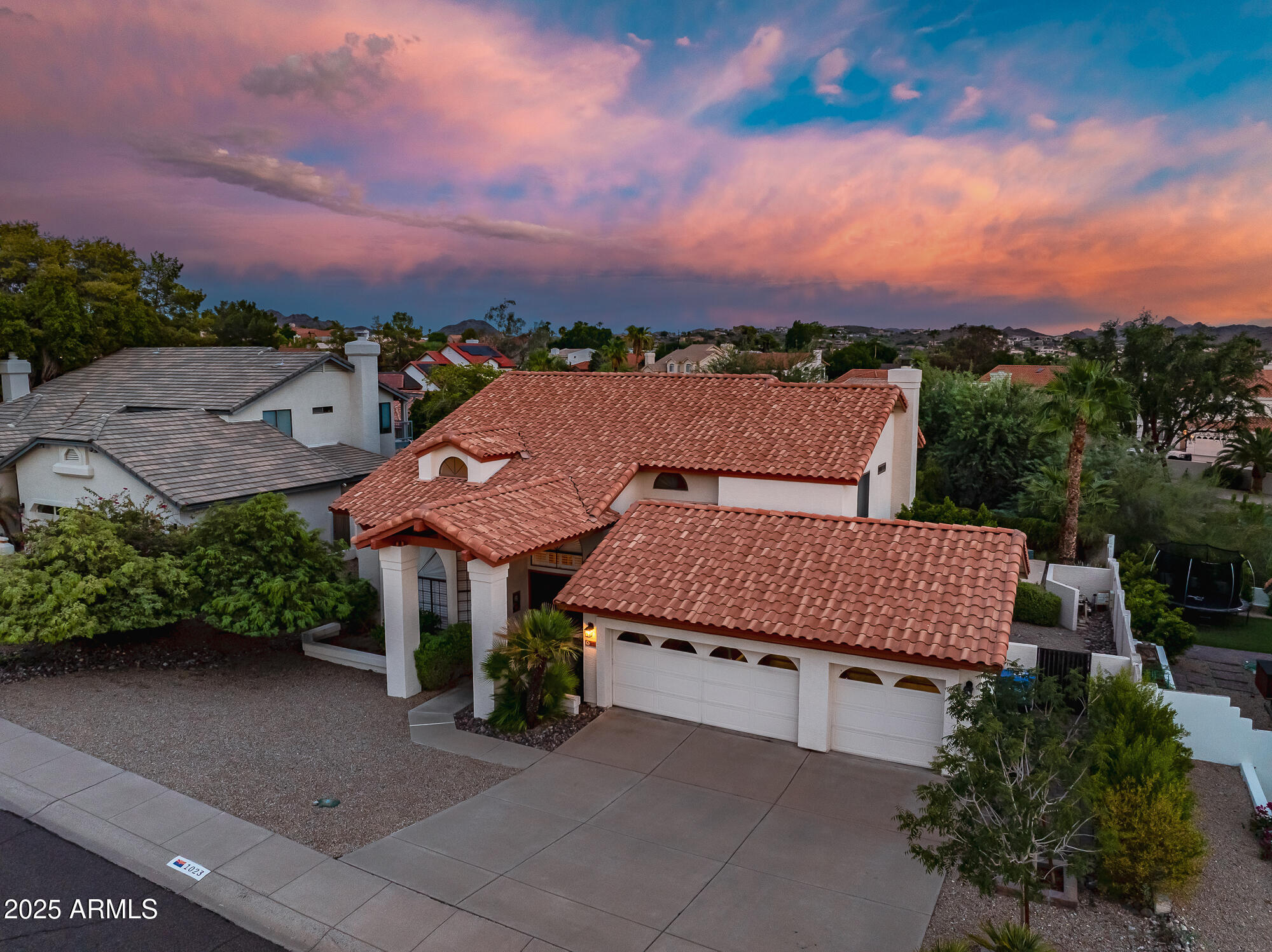 1023 E FOREST HILLS Drive