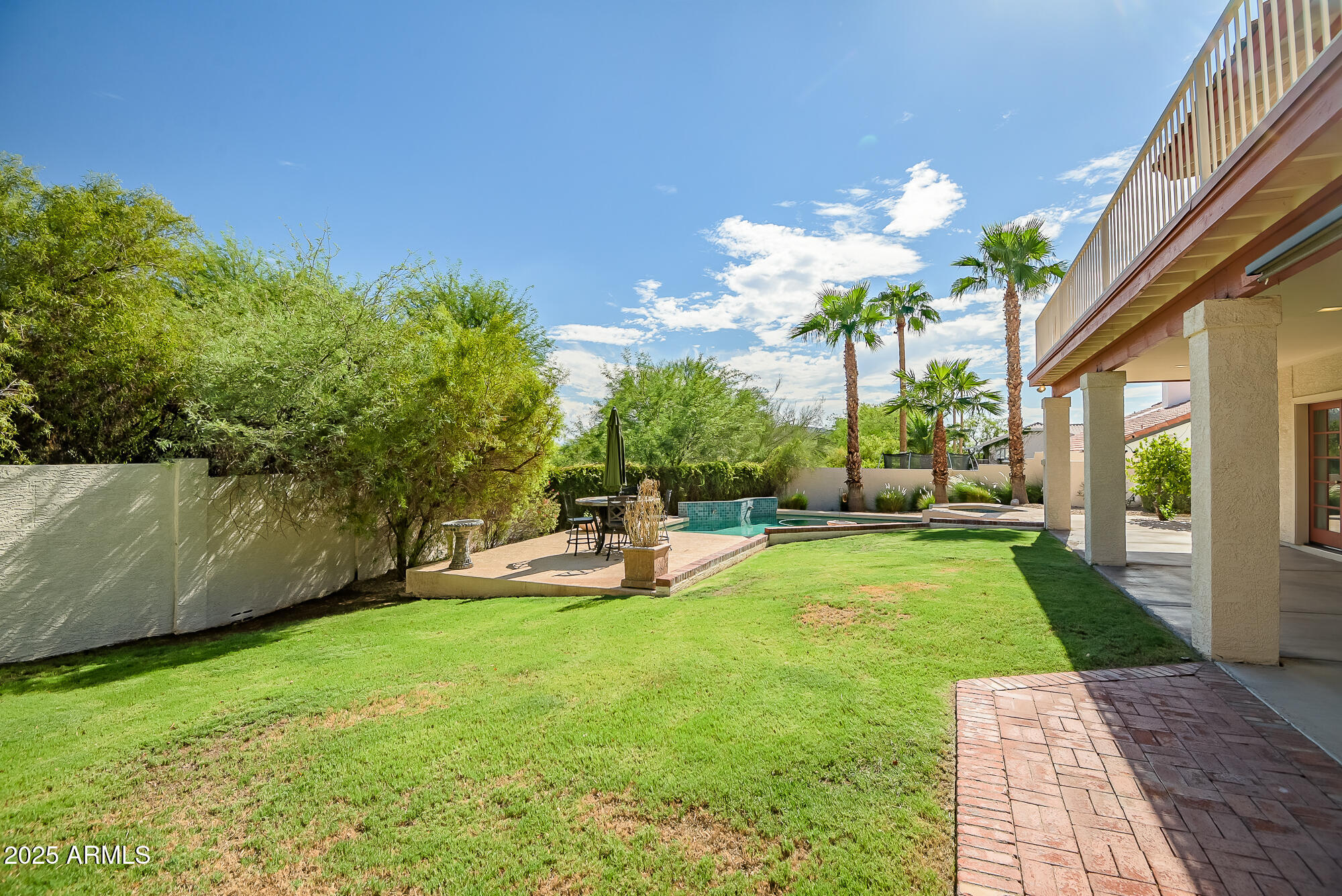 1023 E FOREST HILLS Drive