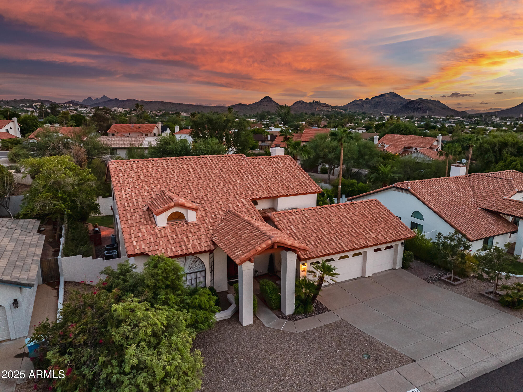 1023 E FOREST HILLS Drive