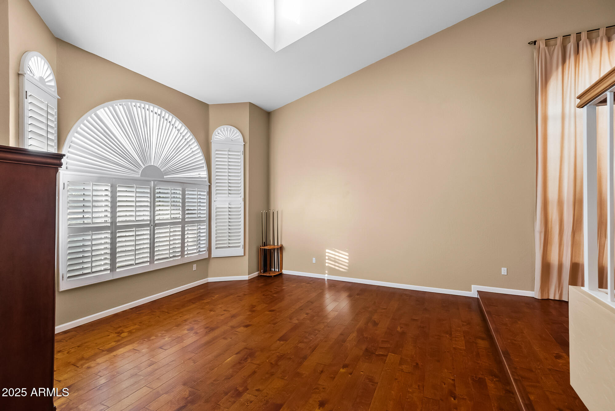 1023 E FOREST HILLS Drive