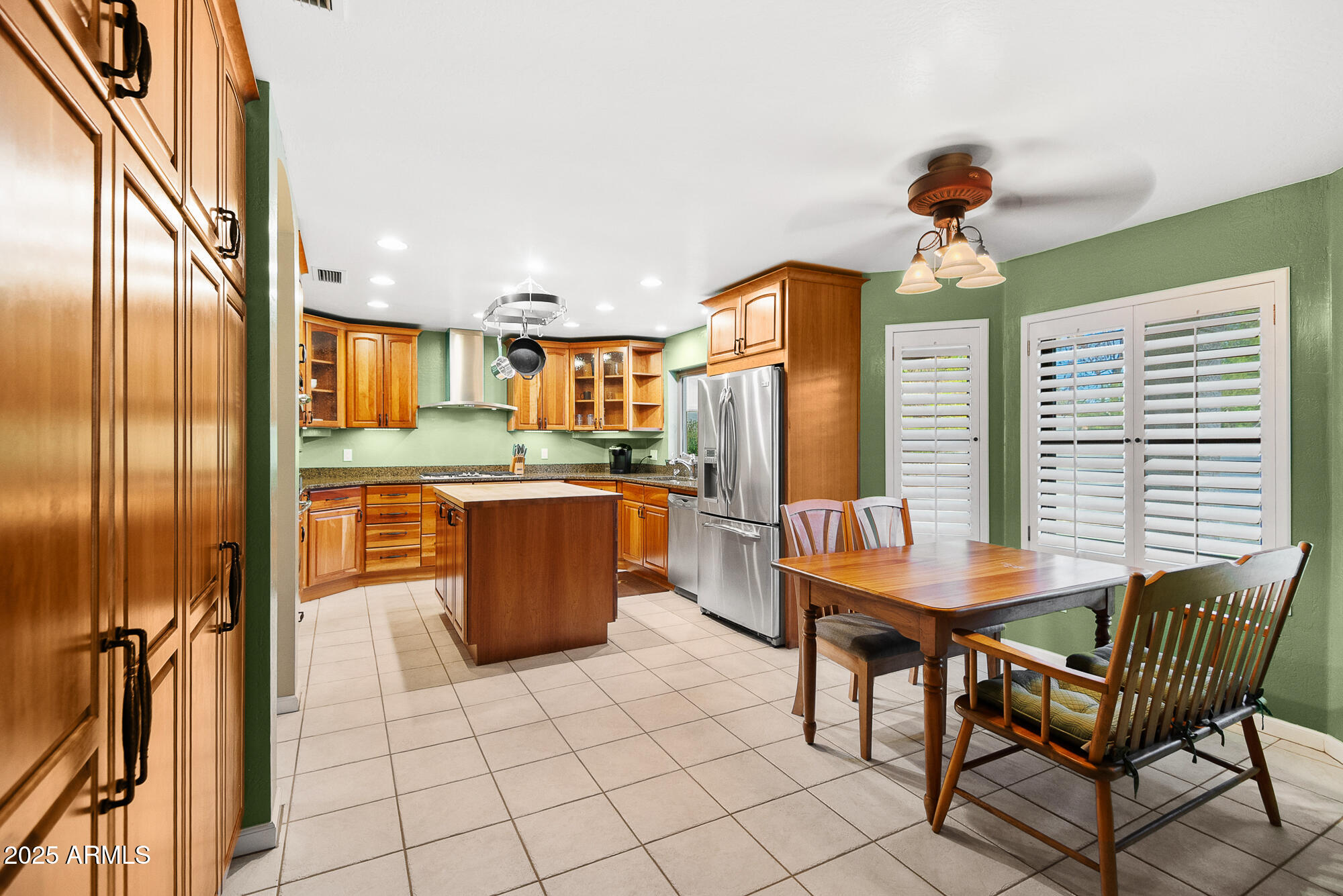 1023 E FOREST HILLS Drive
