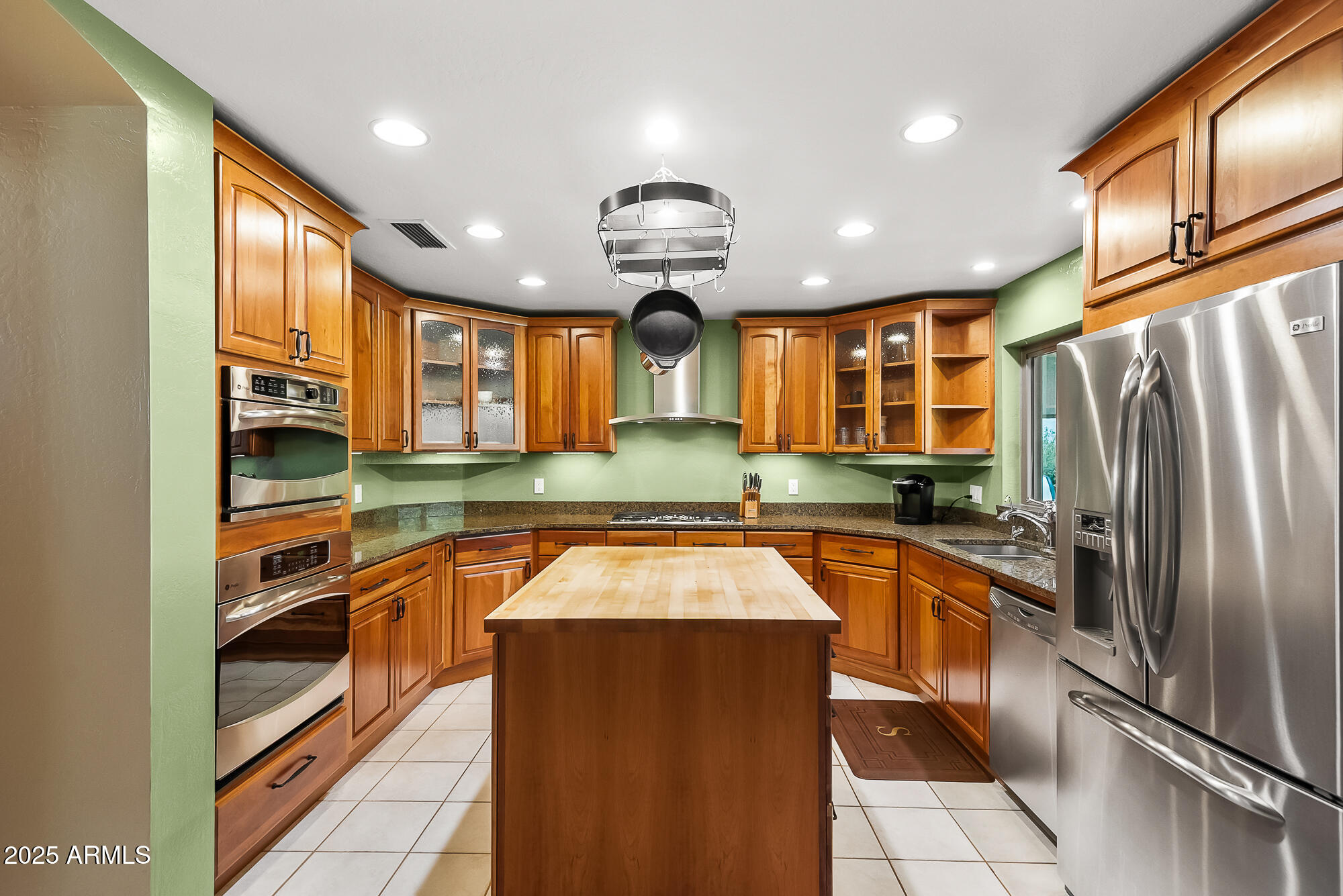 1023 E FOREST HILLS Drive