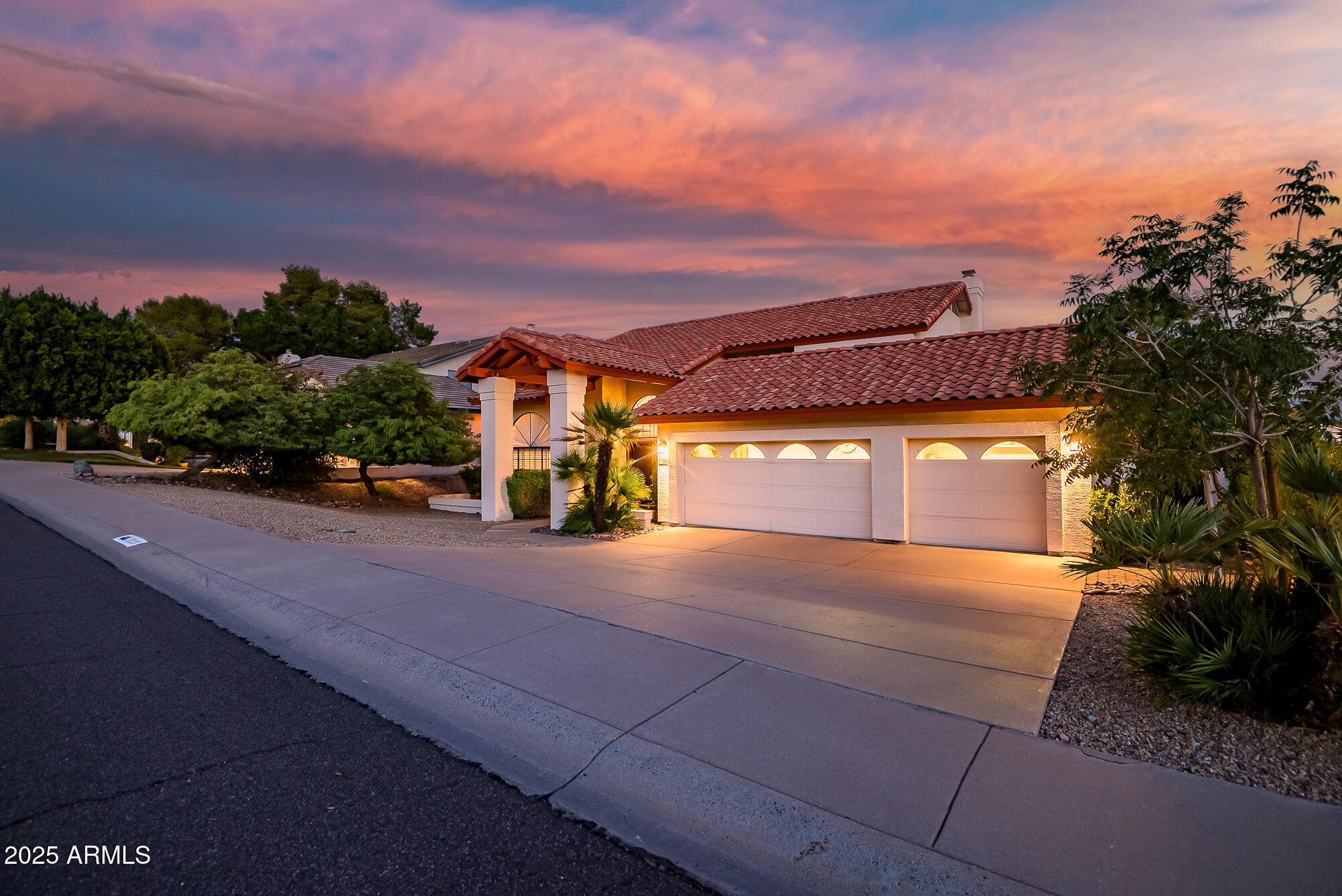 1023 E FOREST HILLS Drive
