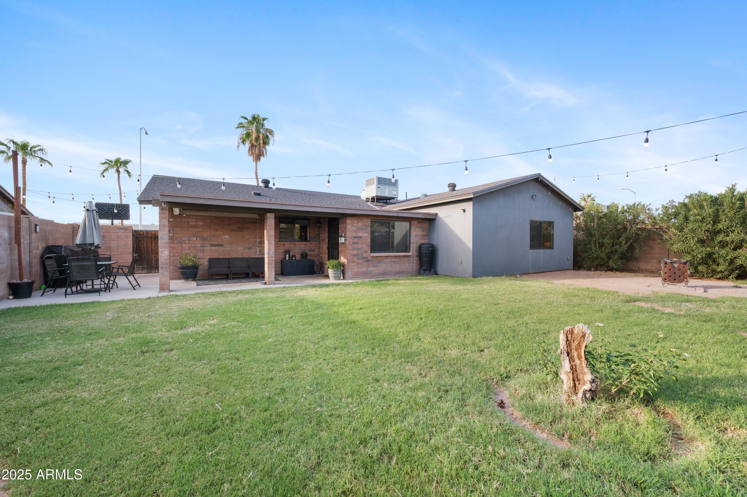 949 W Hackamore Street
