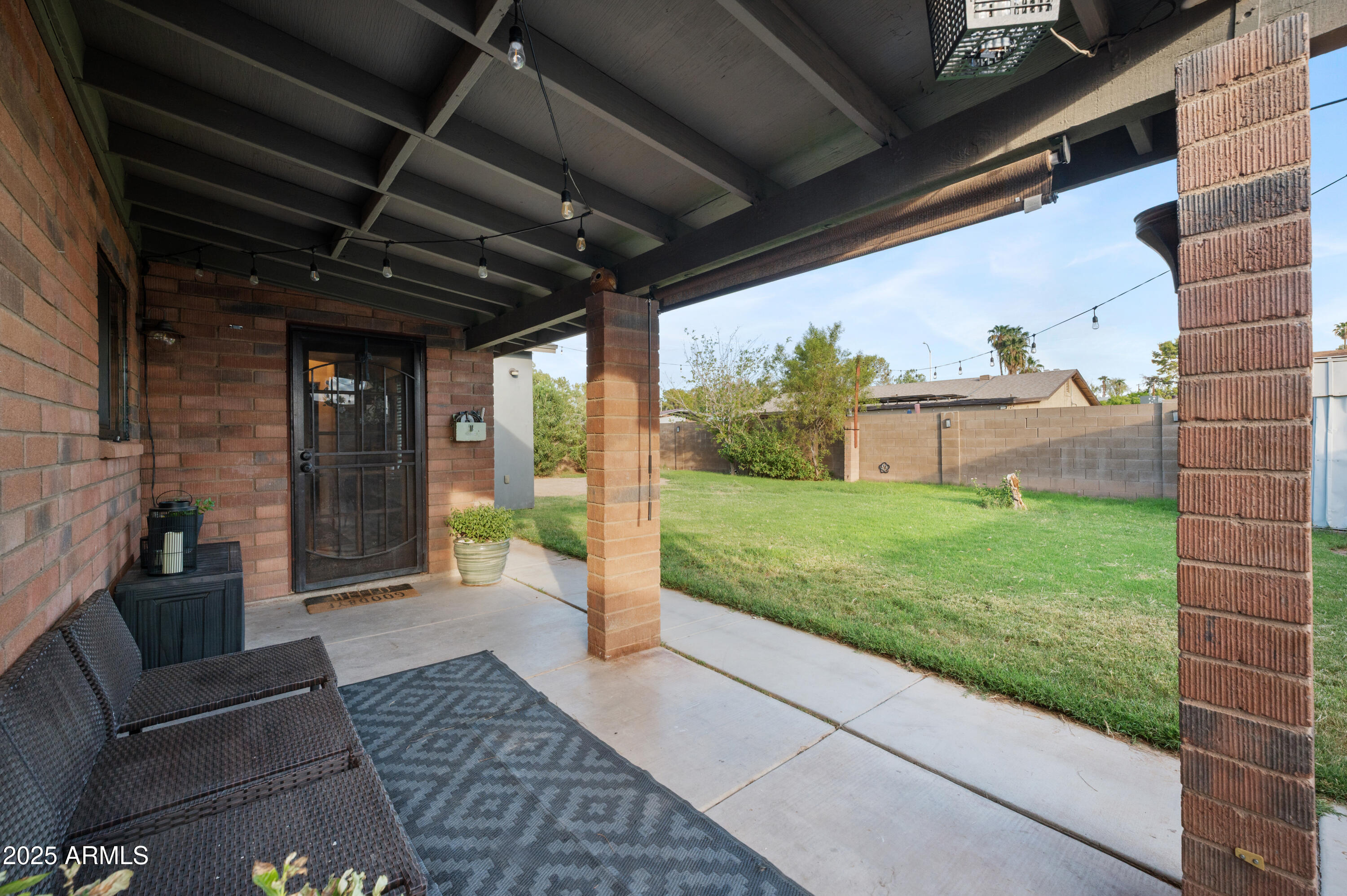 949 W Hackamore Street
