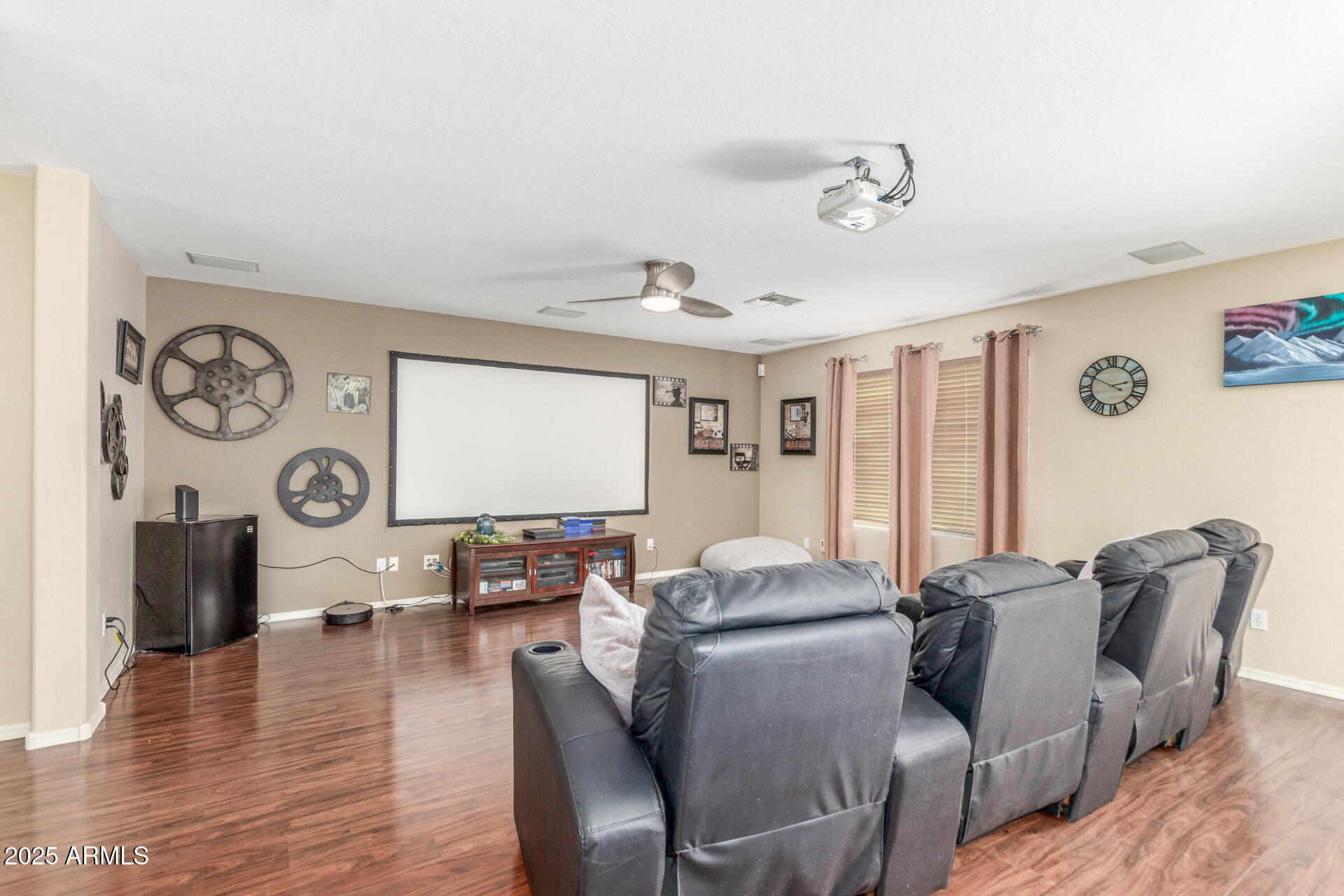 3311 W SANTA CRUZ Avenue