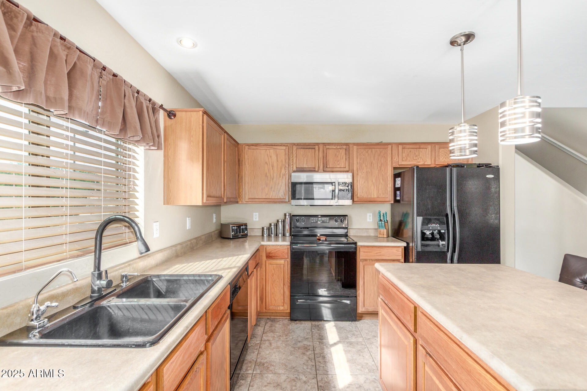 3311 W SANTA CRUZ Avenue