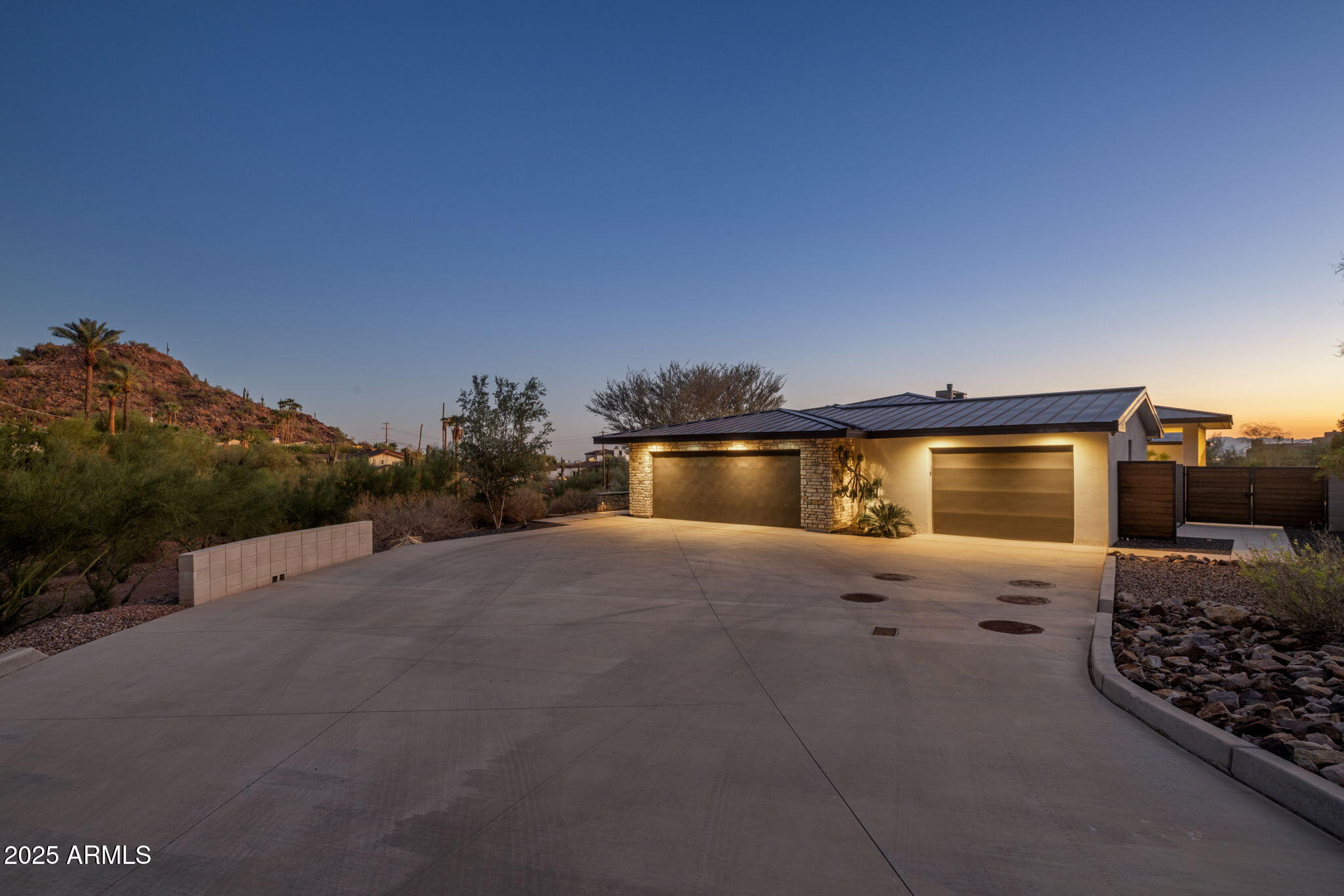 4949 E GRANDVIEW Lane
