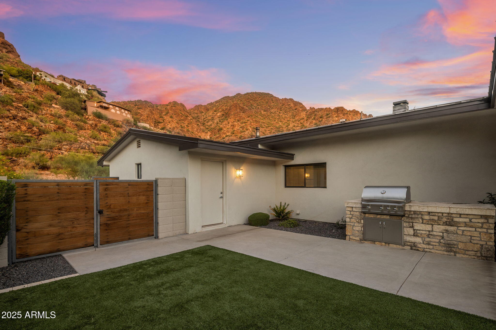 4949 E GRANDVIEW Lane