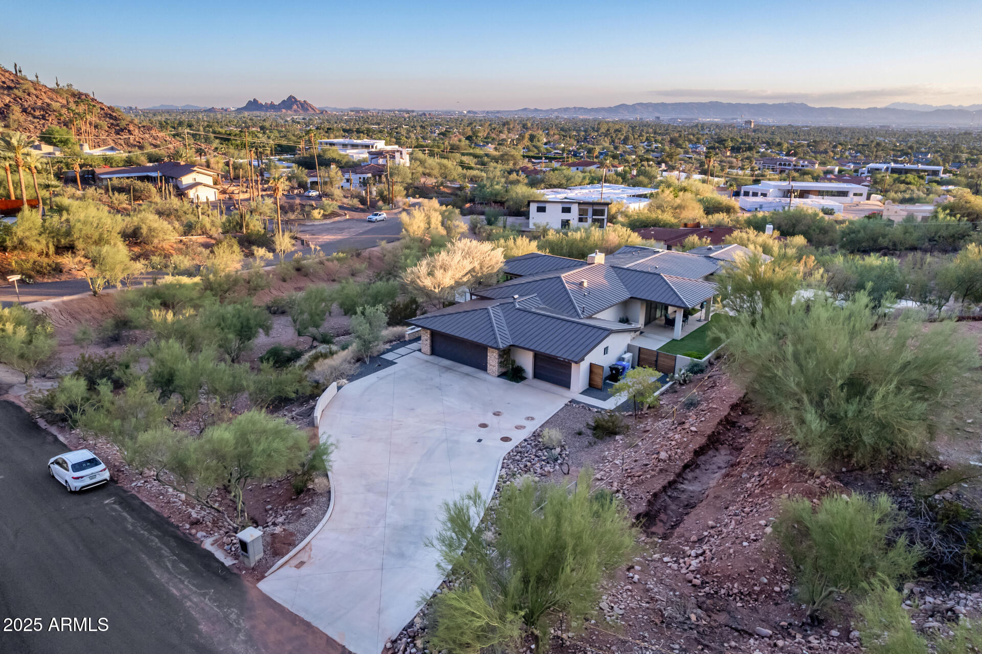 4949 E GRANDVIEW Lane