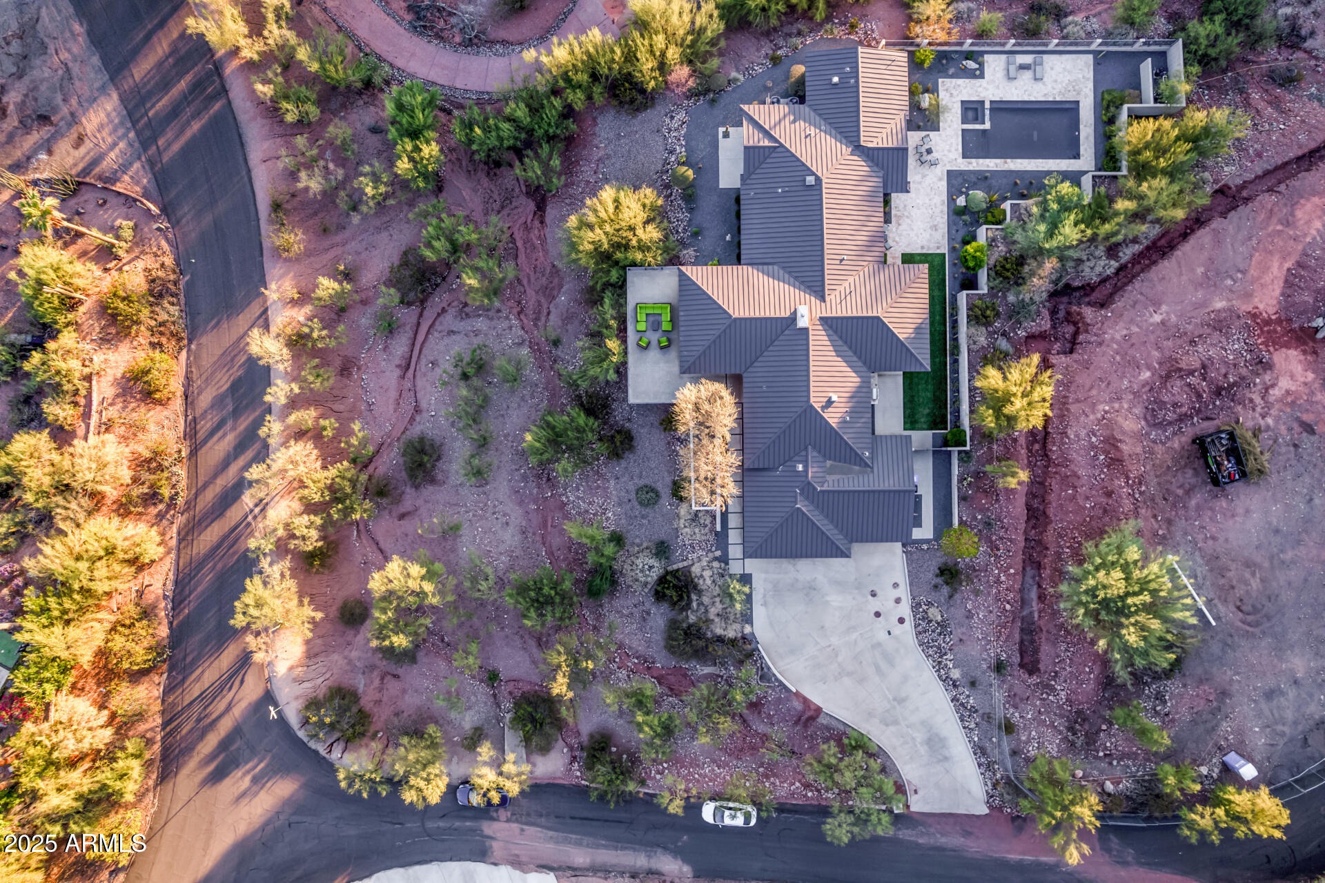 4949 E GRANDVIEW Lane
