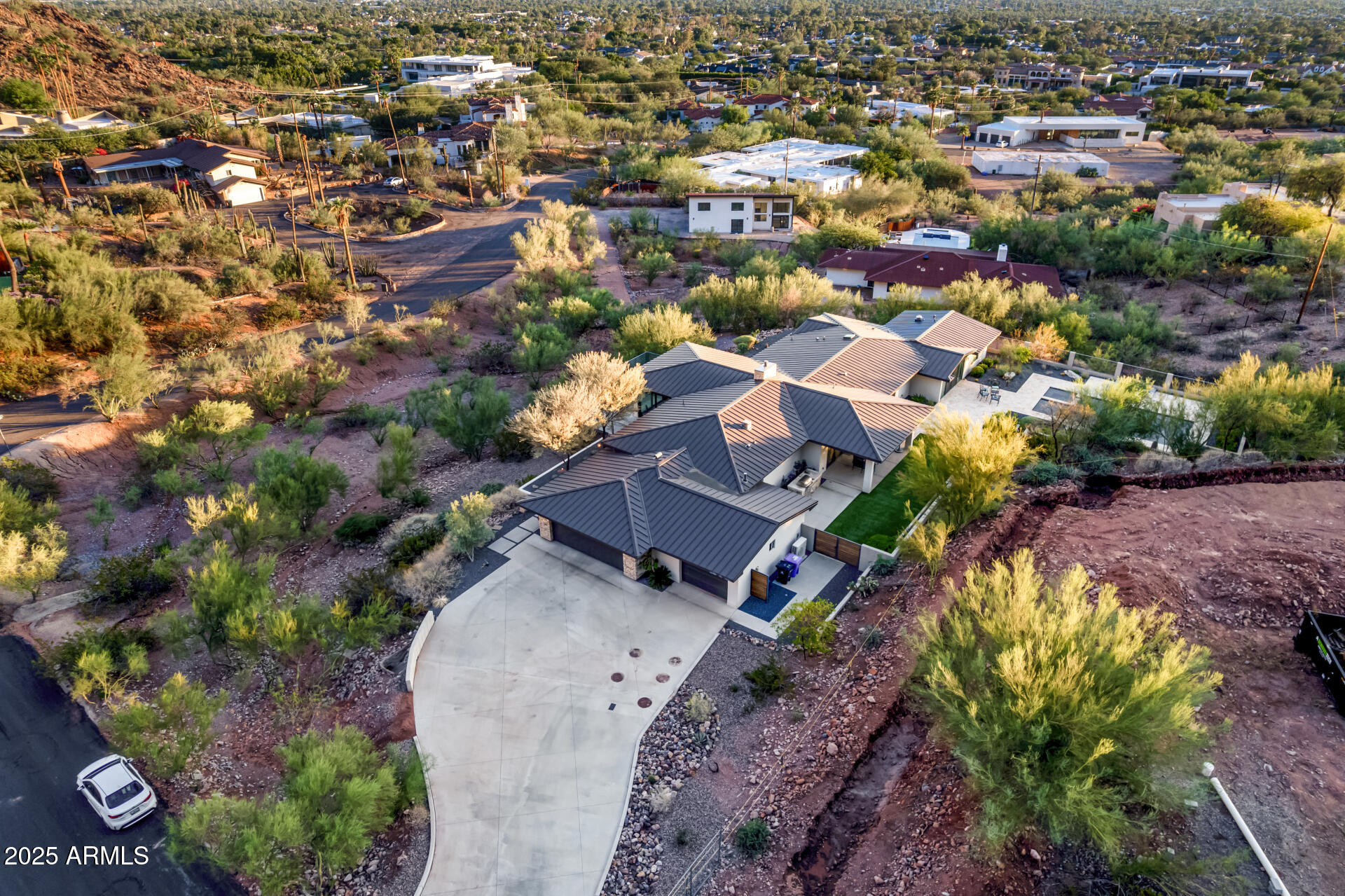 4949 E GRANDVIEW Lane