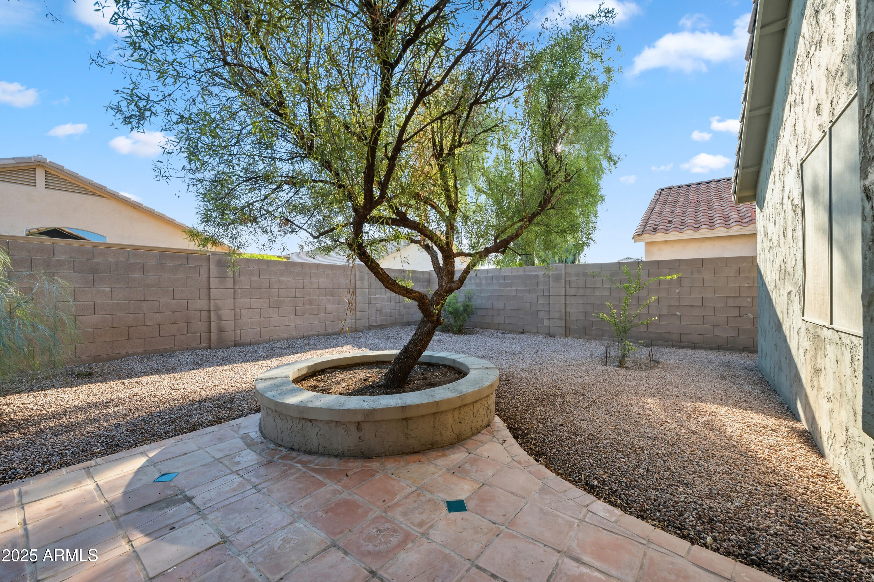 18089 W WEATHERBY Drive