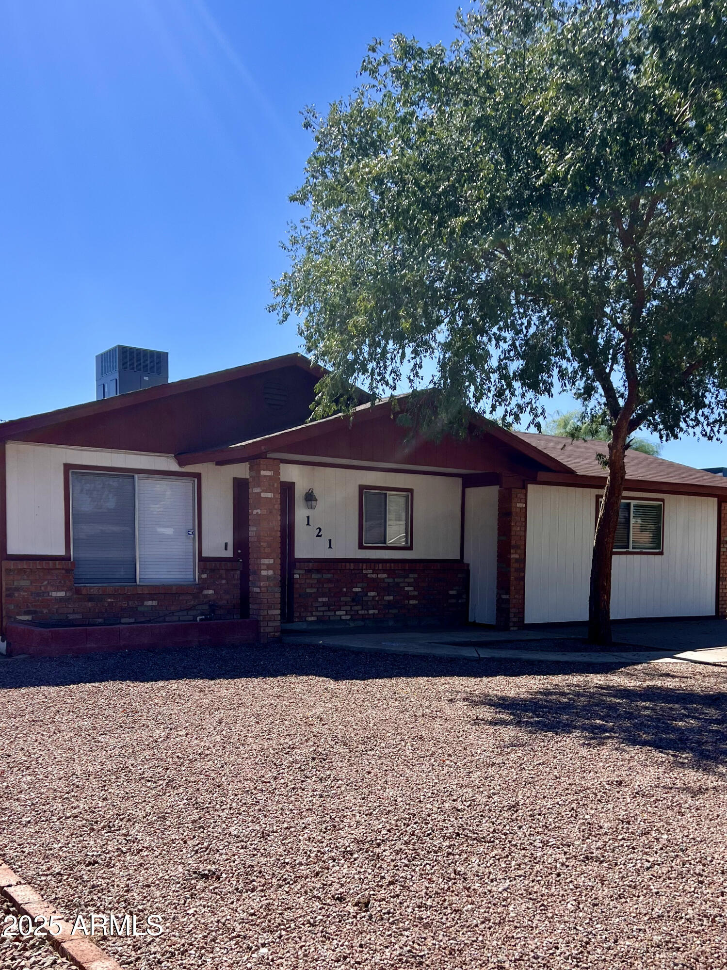 121 E OLIVE Avenue