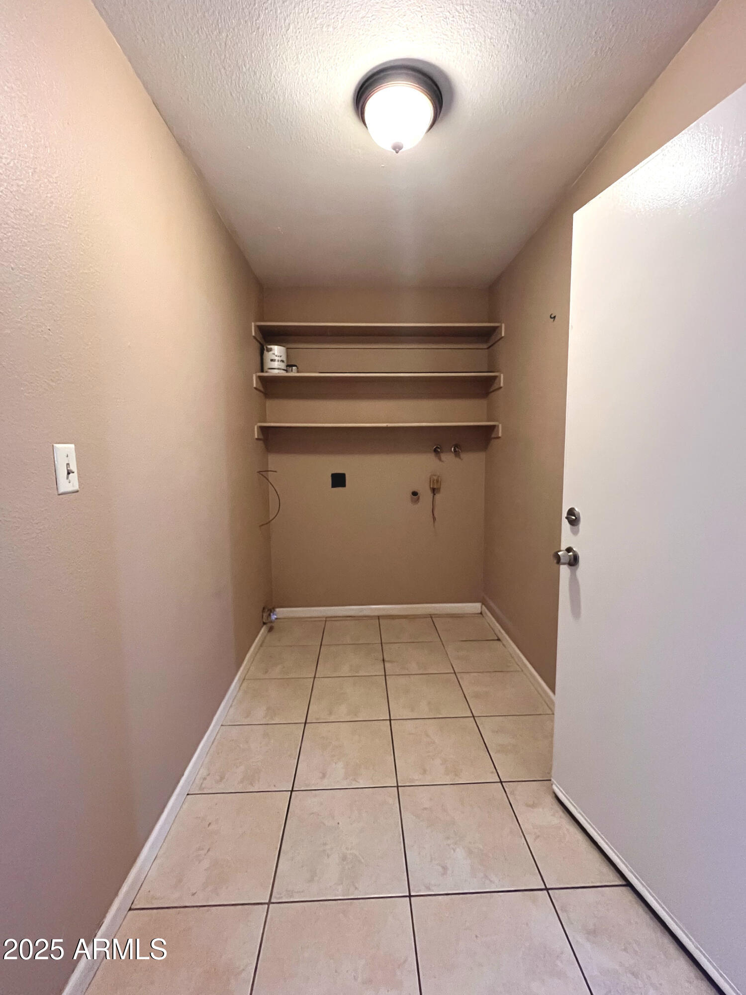 121 E OLIVE Avenue