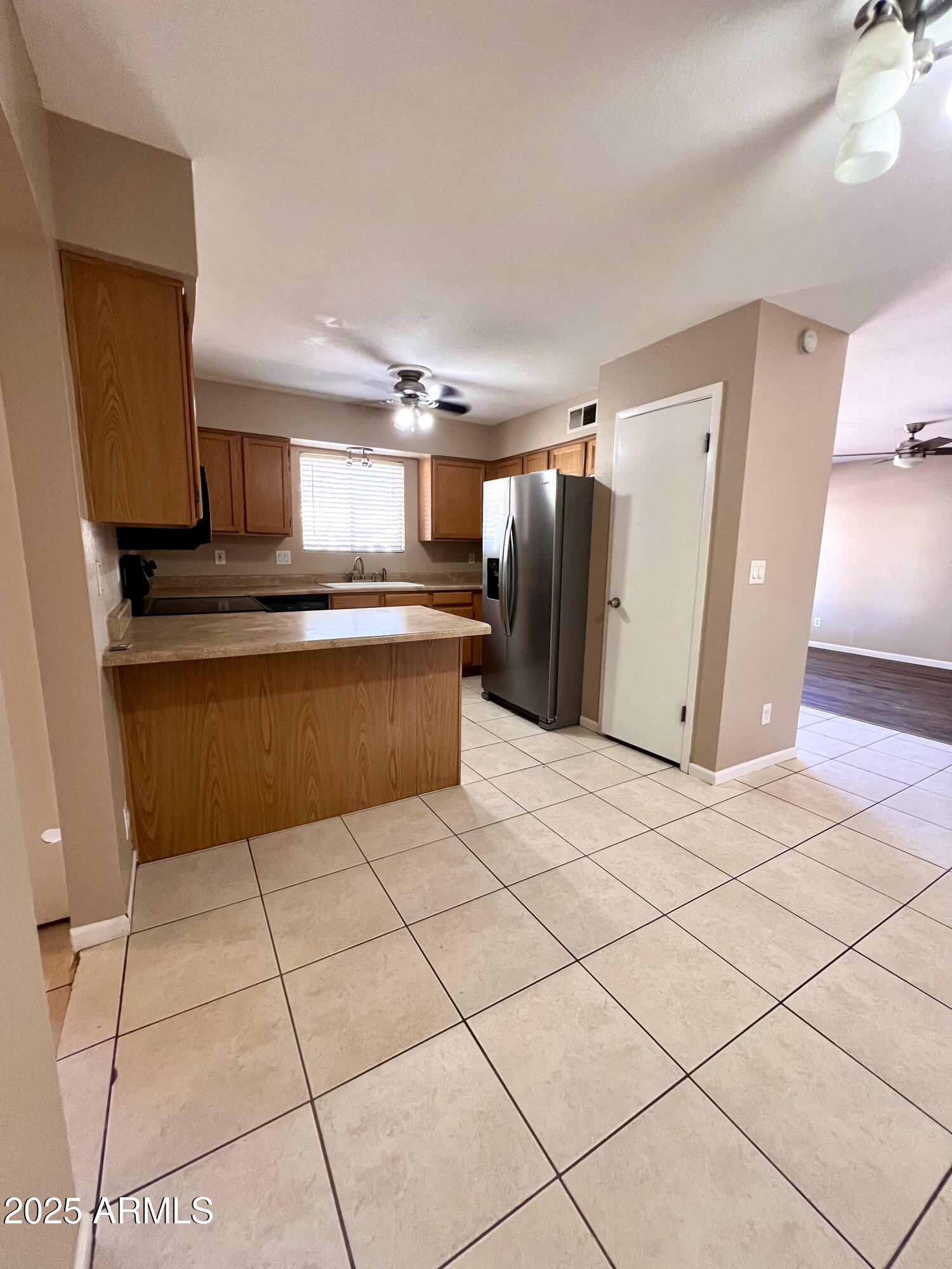 121 E OLIVE Avenue