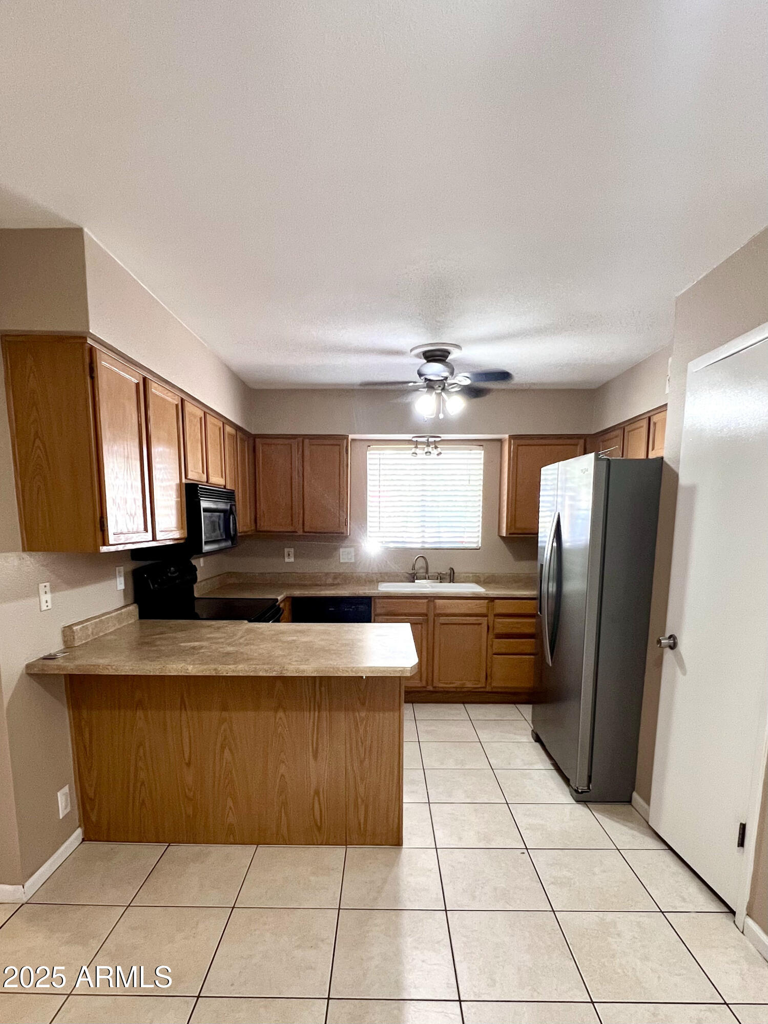 121 E OLIVE Avenue