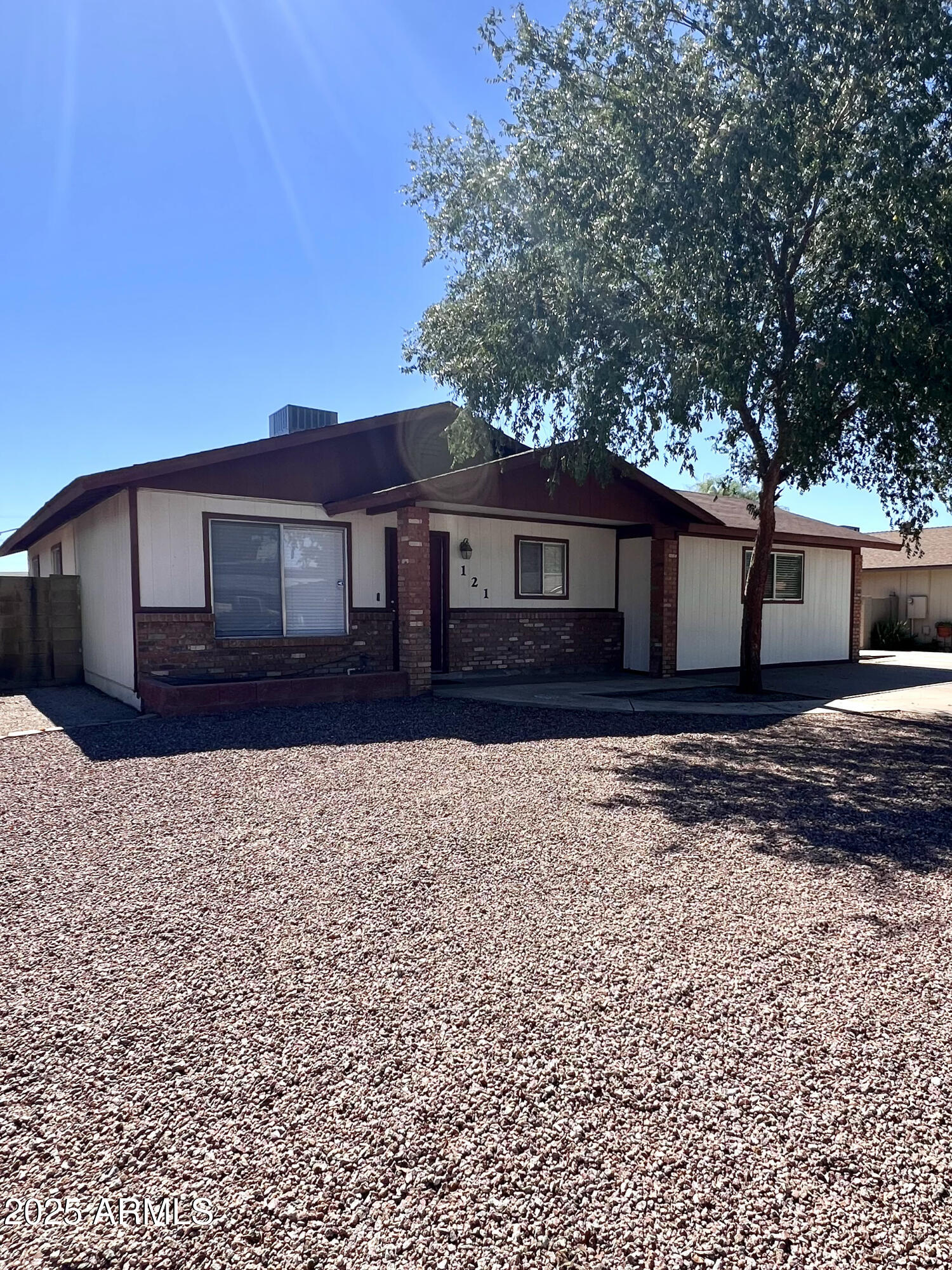 121 E OLIVE Avenue