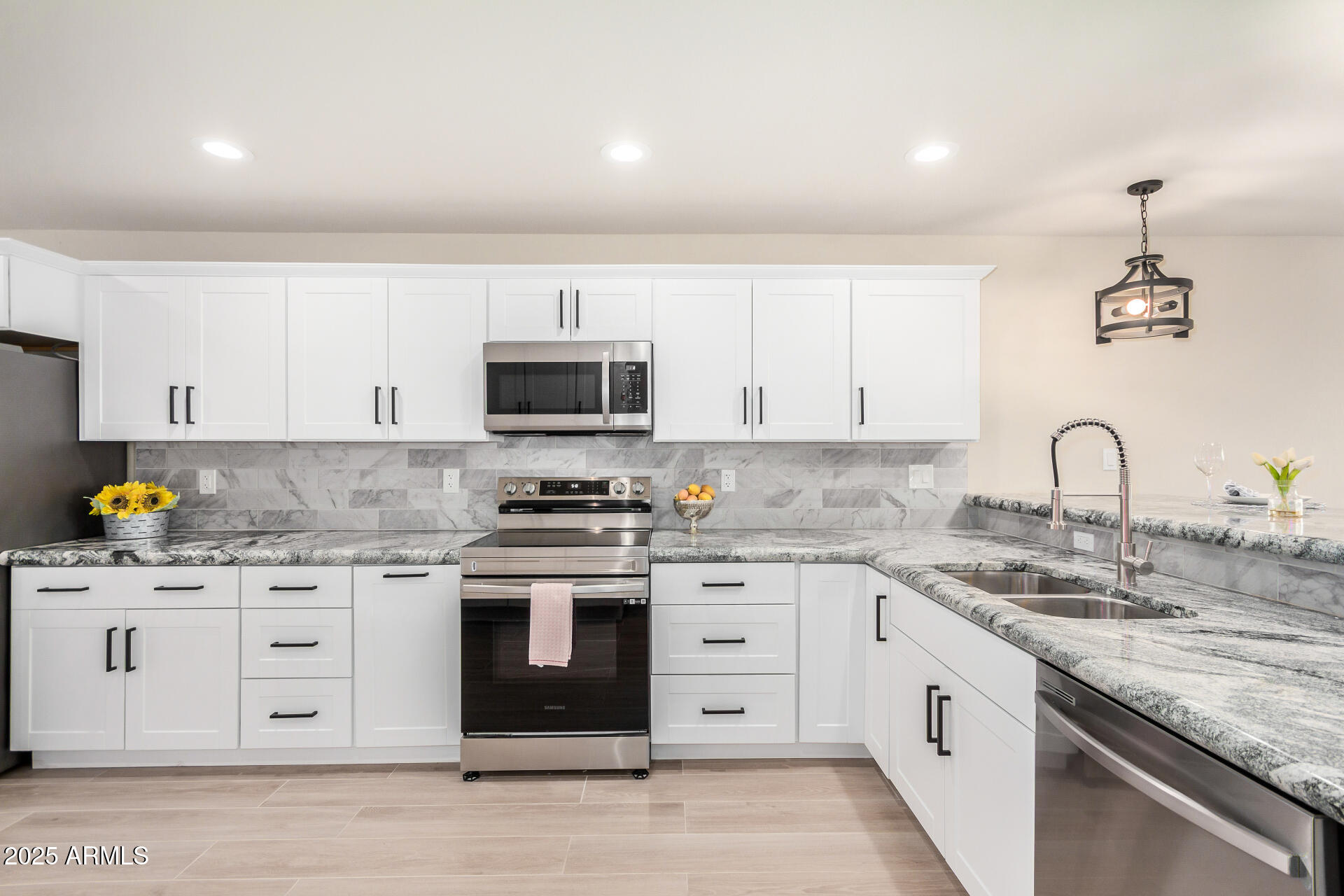 315 W RIVIERA Drive