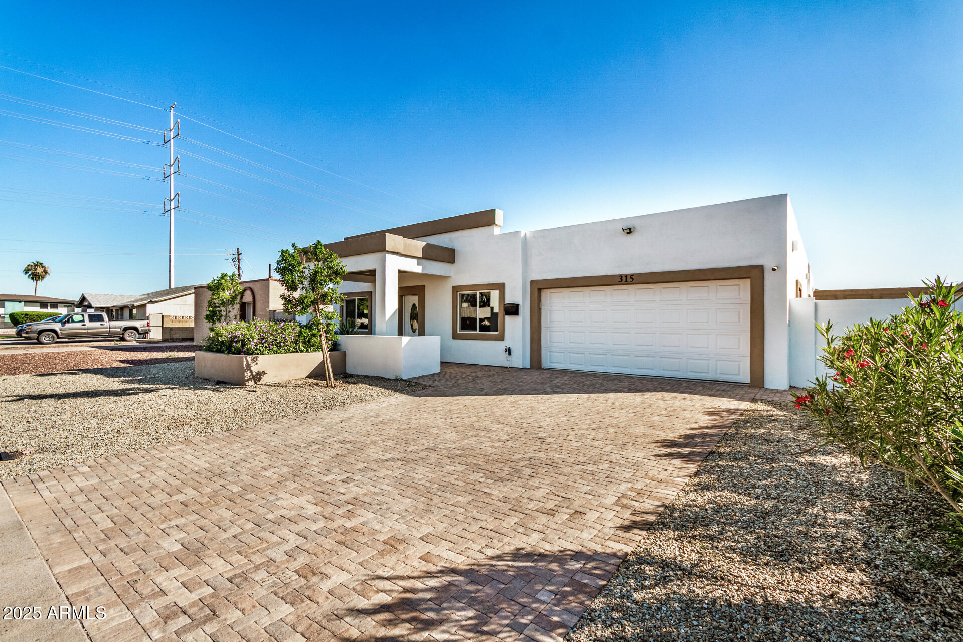 315 W RIVIERA Drive
