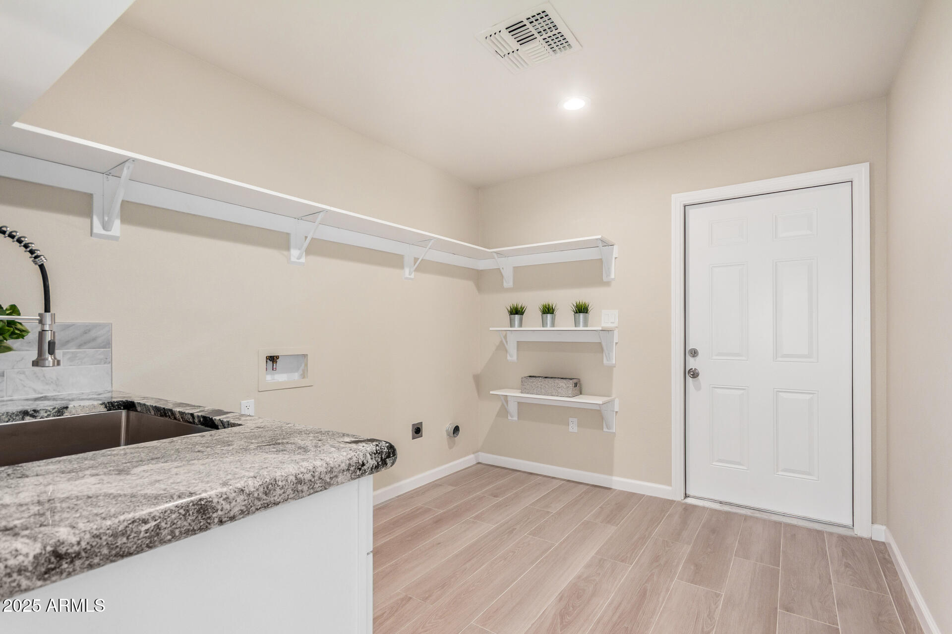315 W RIVIERA Drive