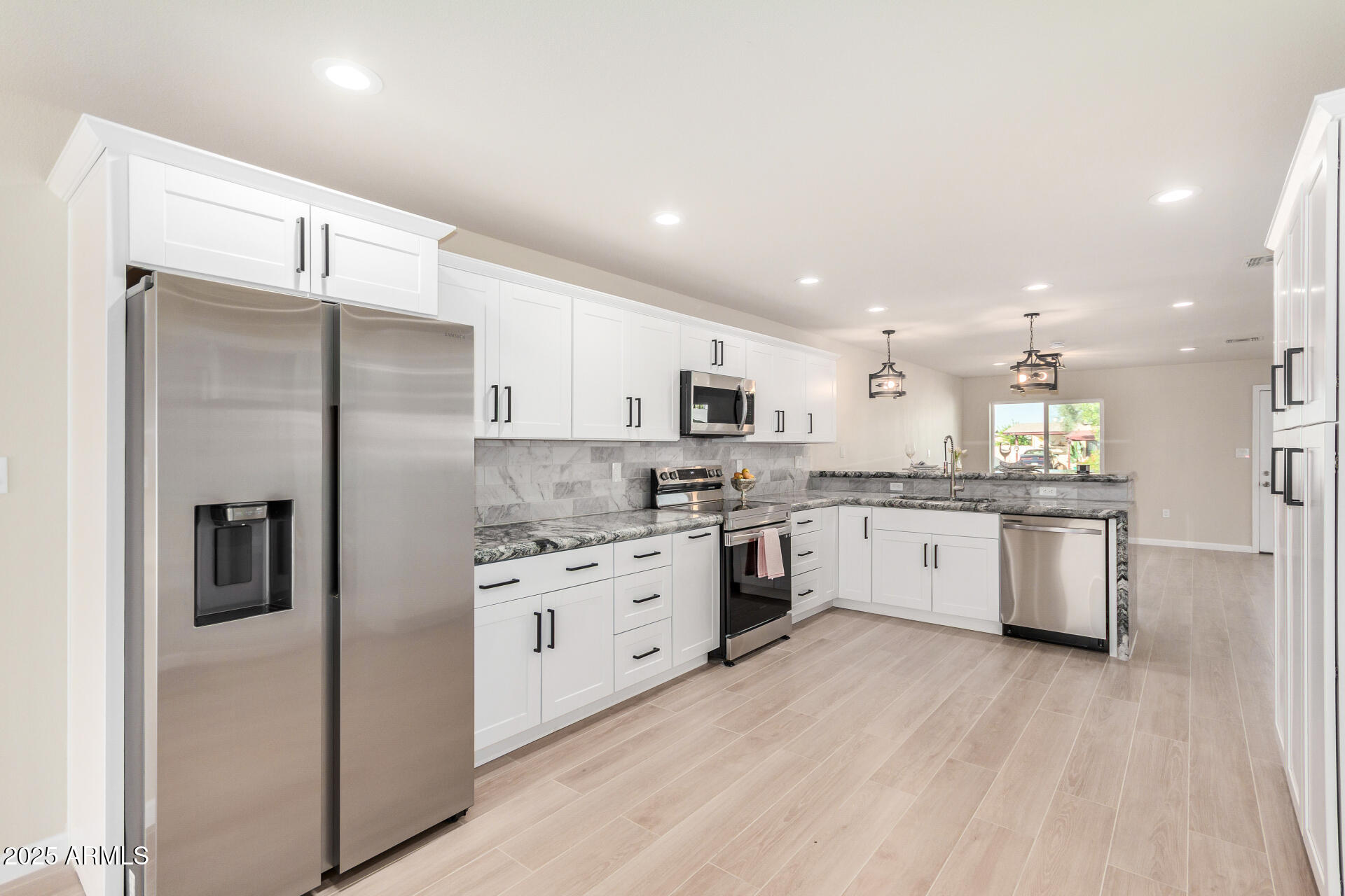 315 W RIVIERA Drive
